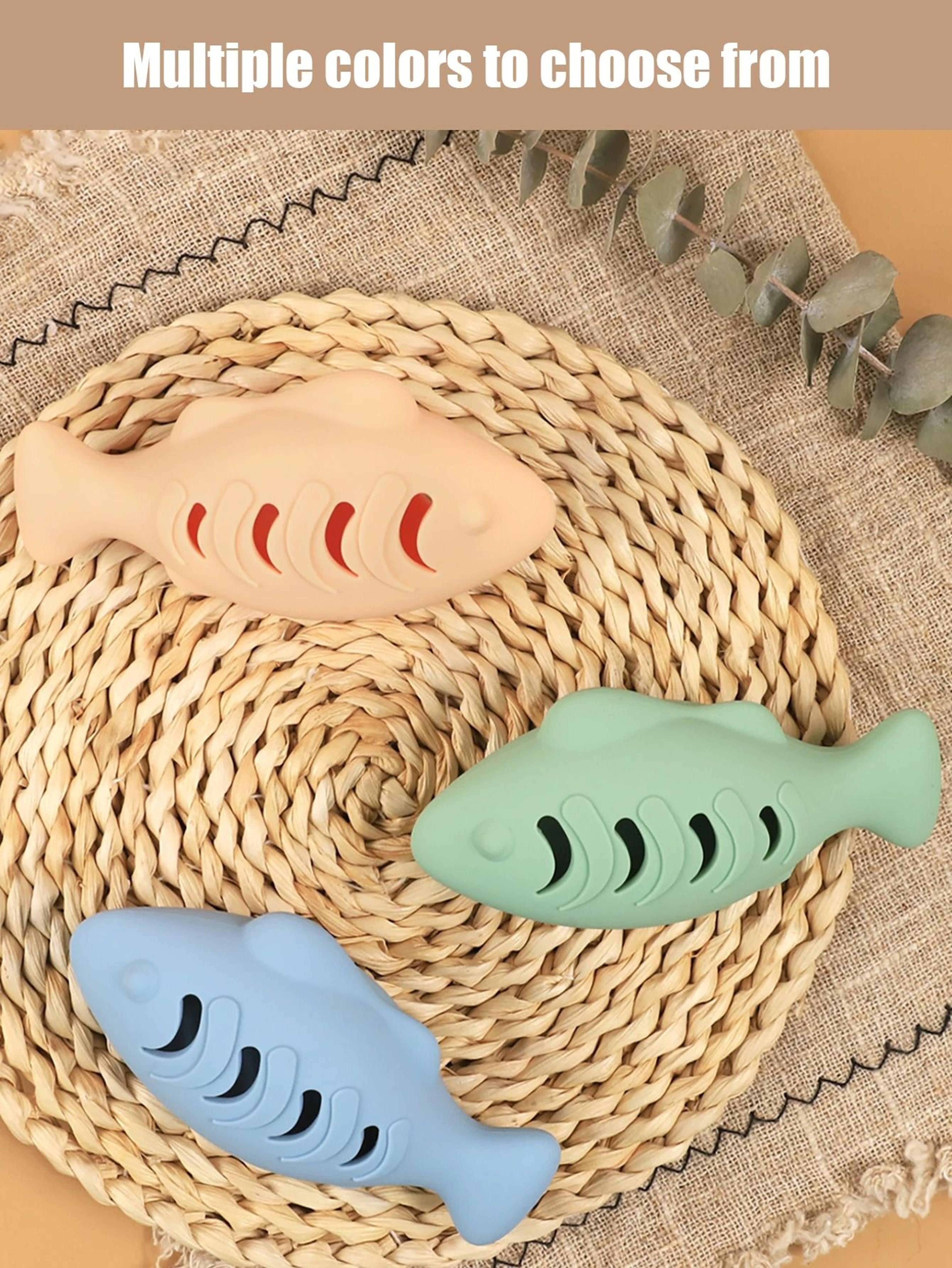 Fish Shaped Cat Chew Toy And Treat Dispenser 5