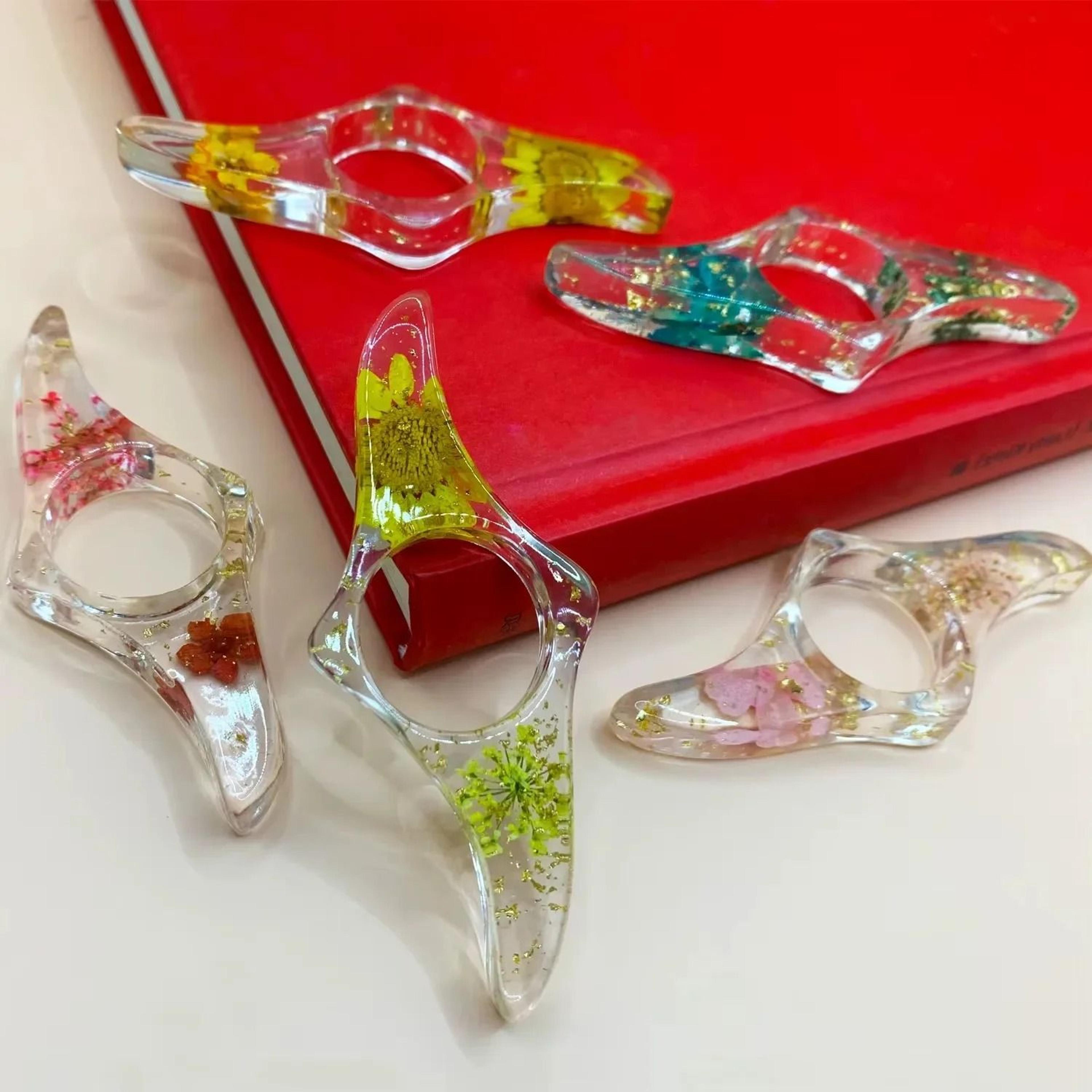 Creative Resin Thumb Page Holder And Bookmark 1
