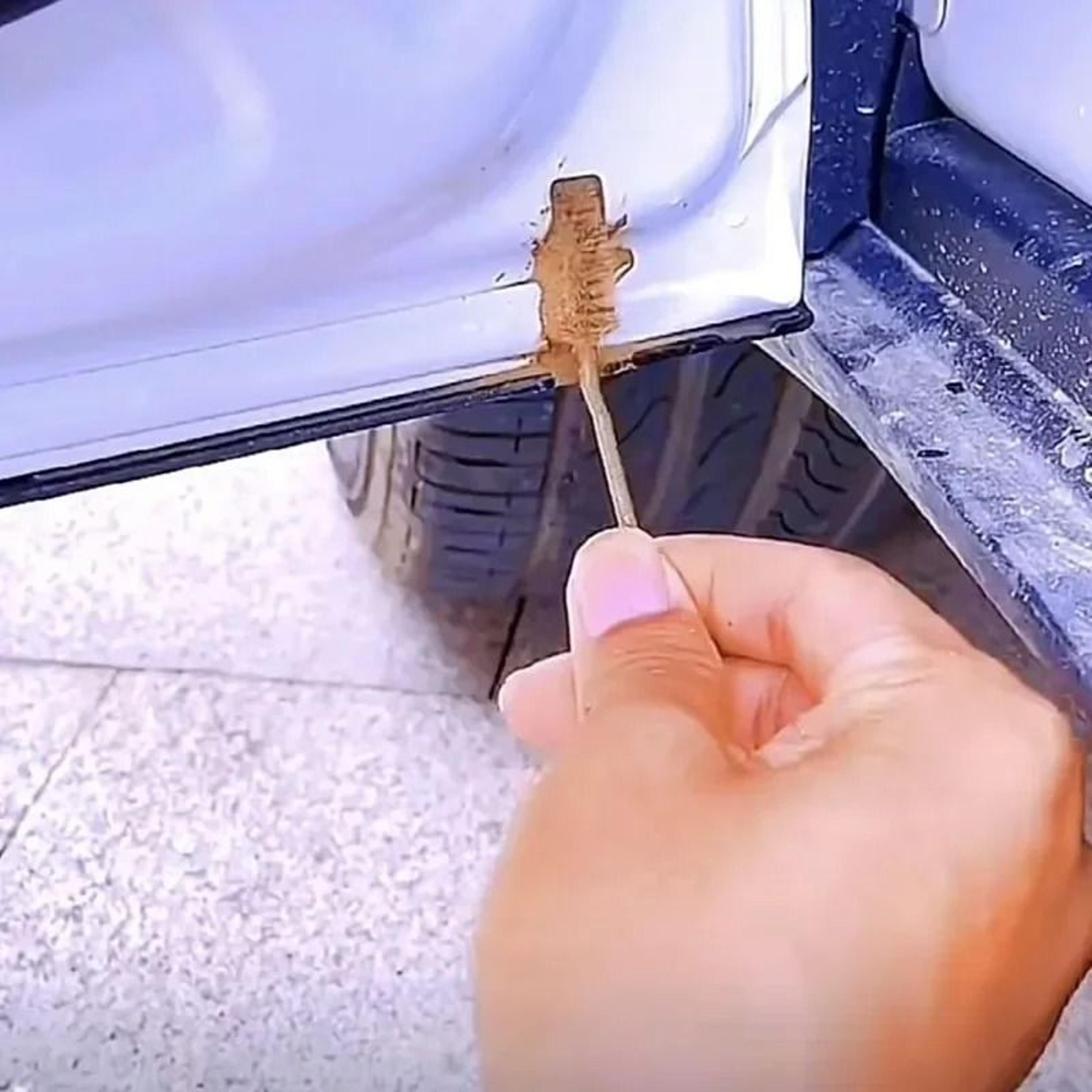 Flexible Car Sunroof Drain Cleaning Brush 4