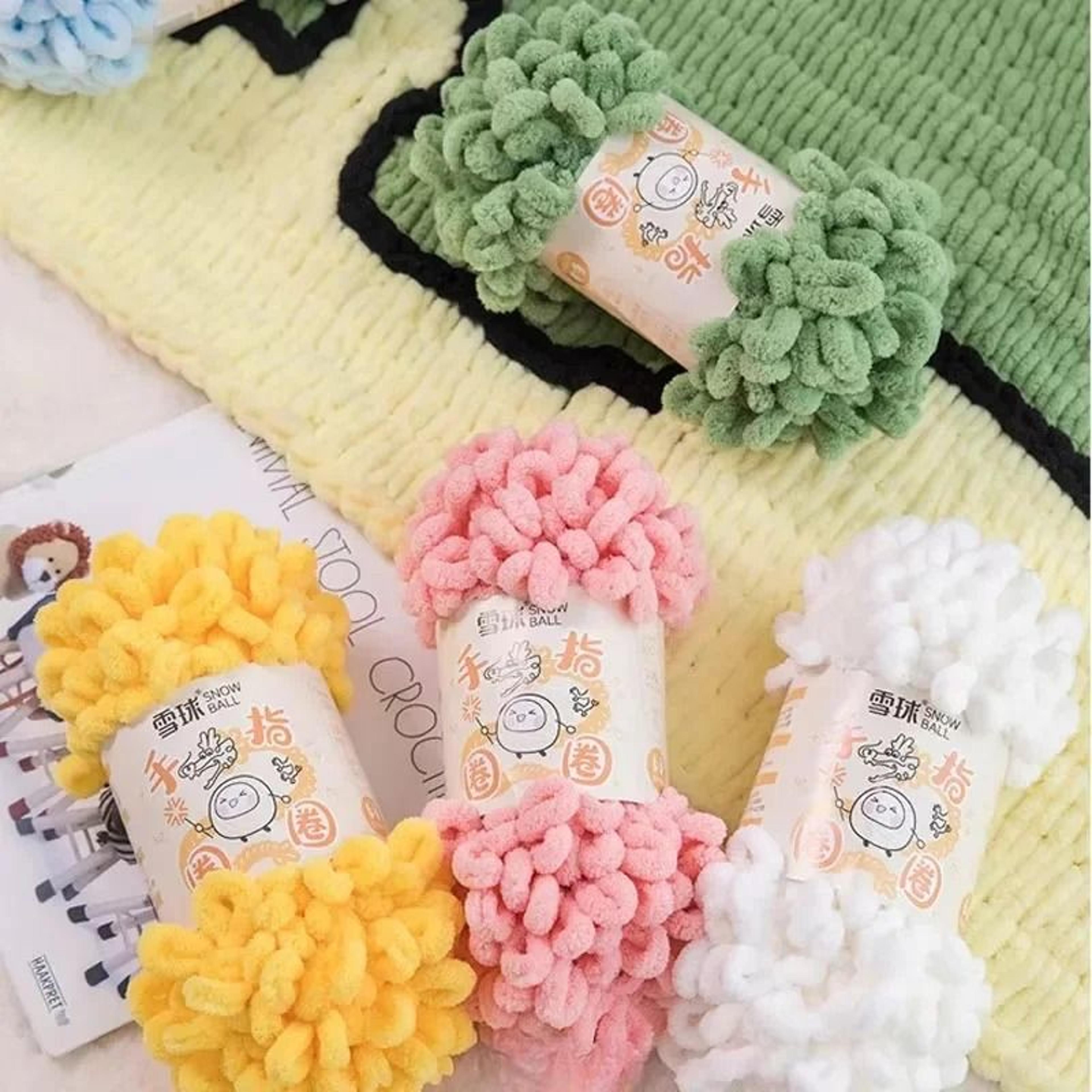 Finger Loop Puffy Yarn For Hand Knitting Blankets Pillows And DIY Crafts 3