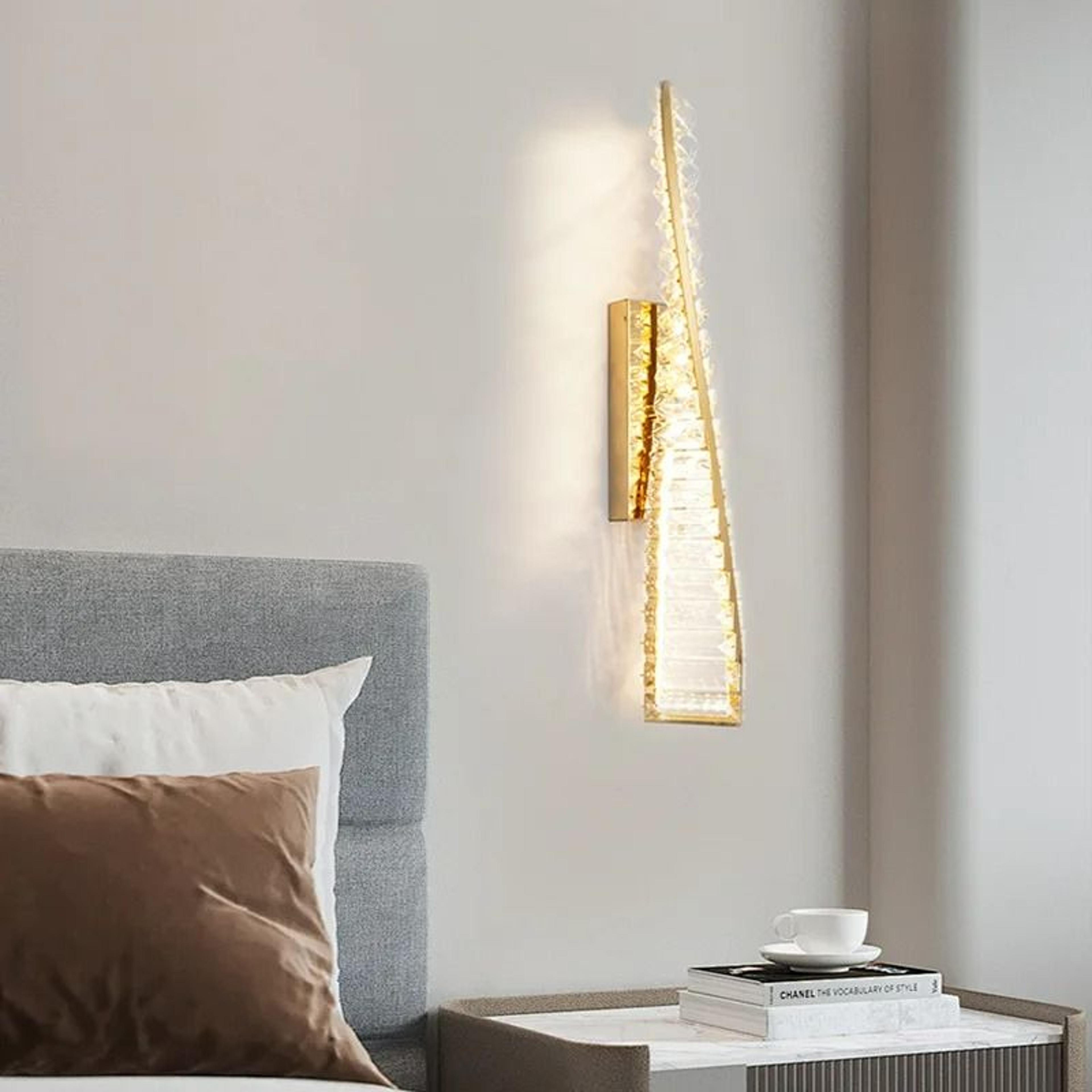 Crystelle Radiant LED Wall Lamp 2