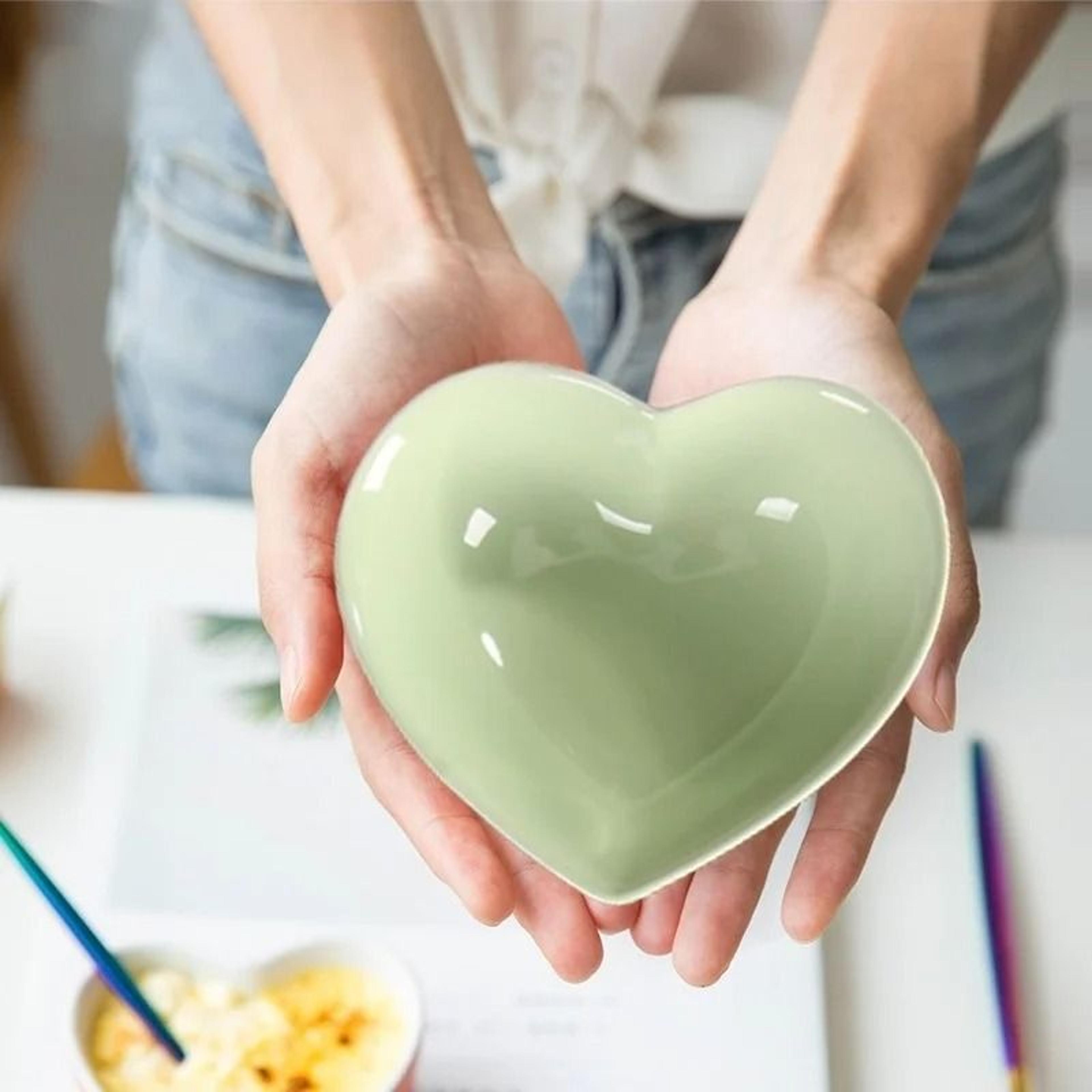Cute Love Heart Ceramic Saucer  Elegant Dessert Salad And Snack Tray For Modern Tableware 2