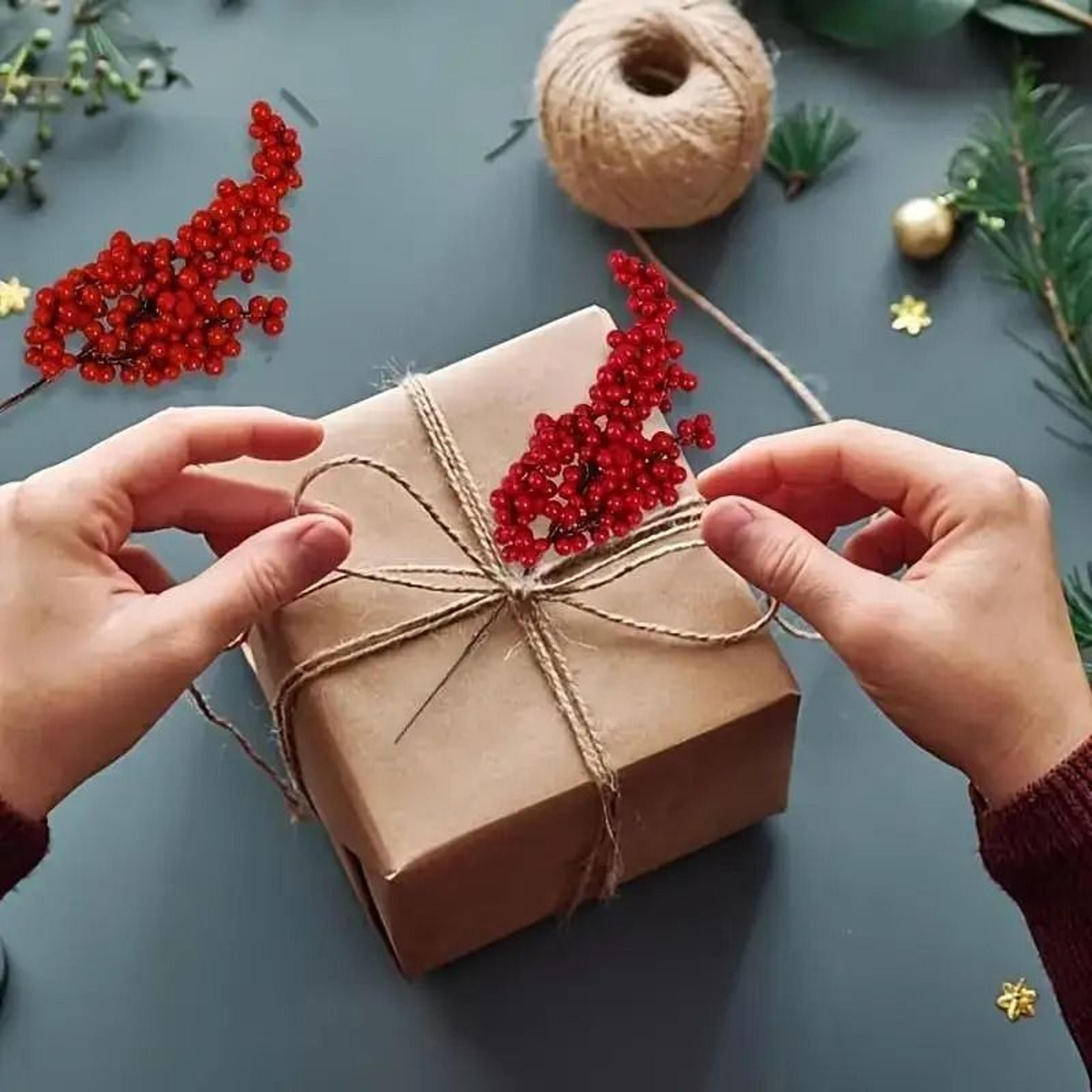 50pcs Artificial Red Berry Branches For DIY Crafts And Holiday Decor 4