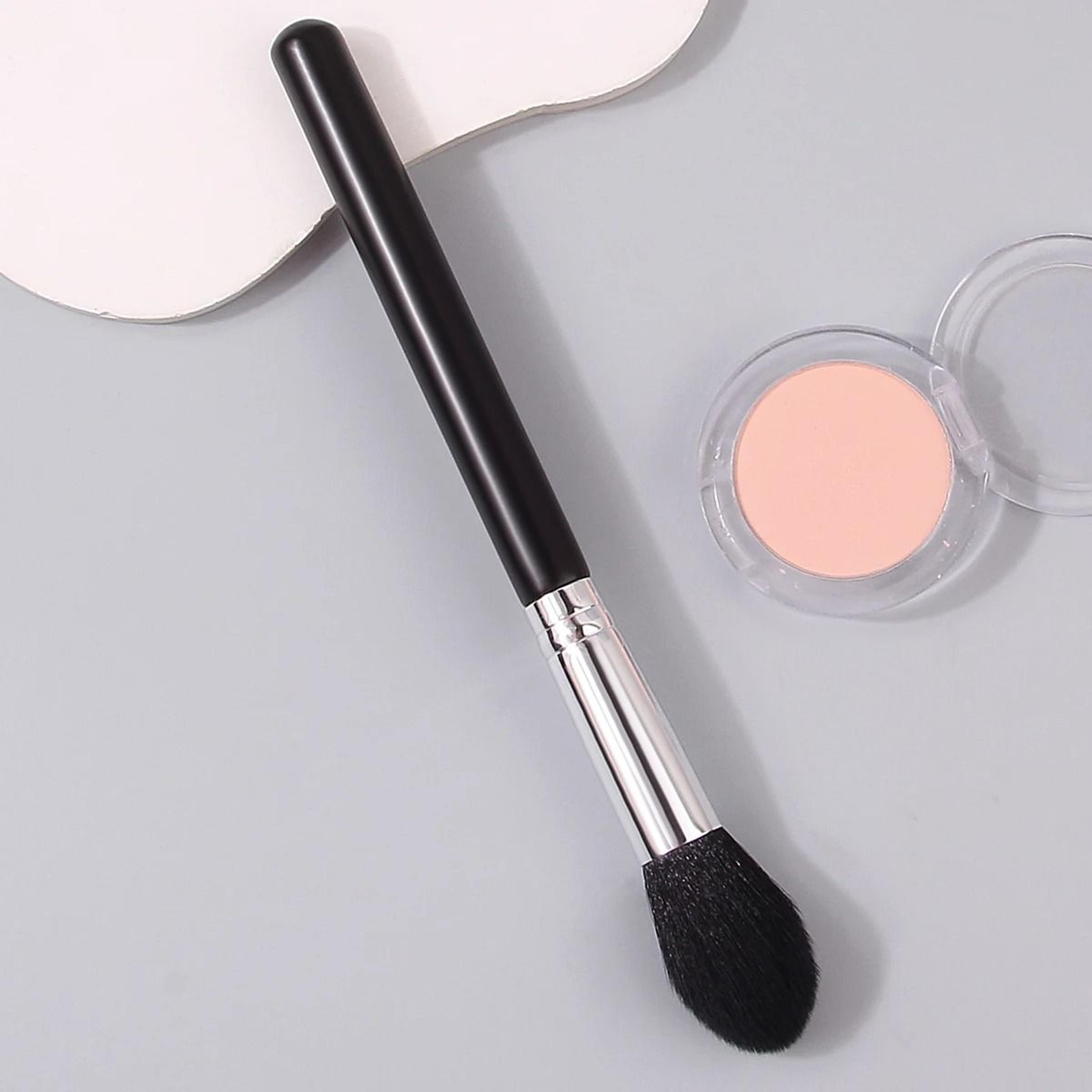 HighQuality Soft Flame Makeup Brush Professional Highlight Smudge Blush MultiPurpose Beauty Tool 1