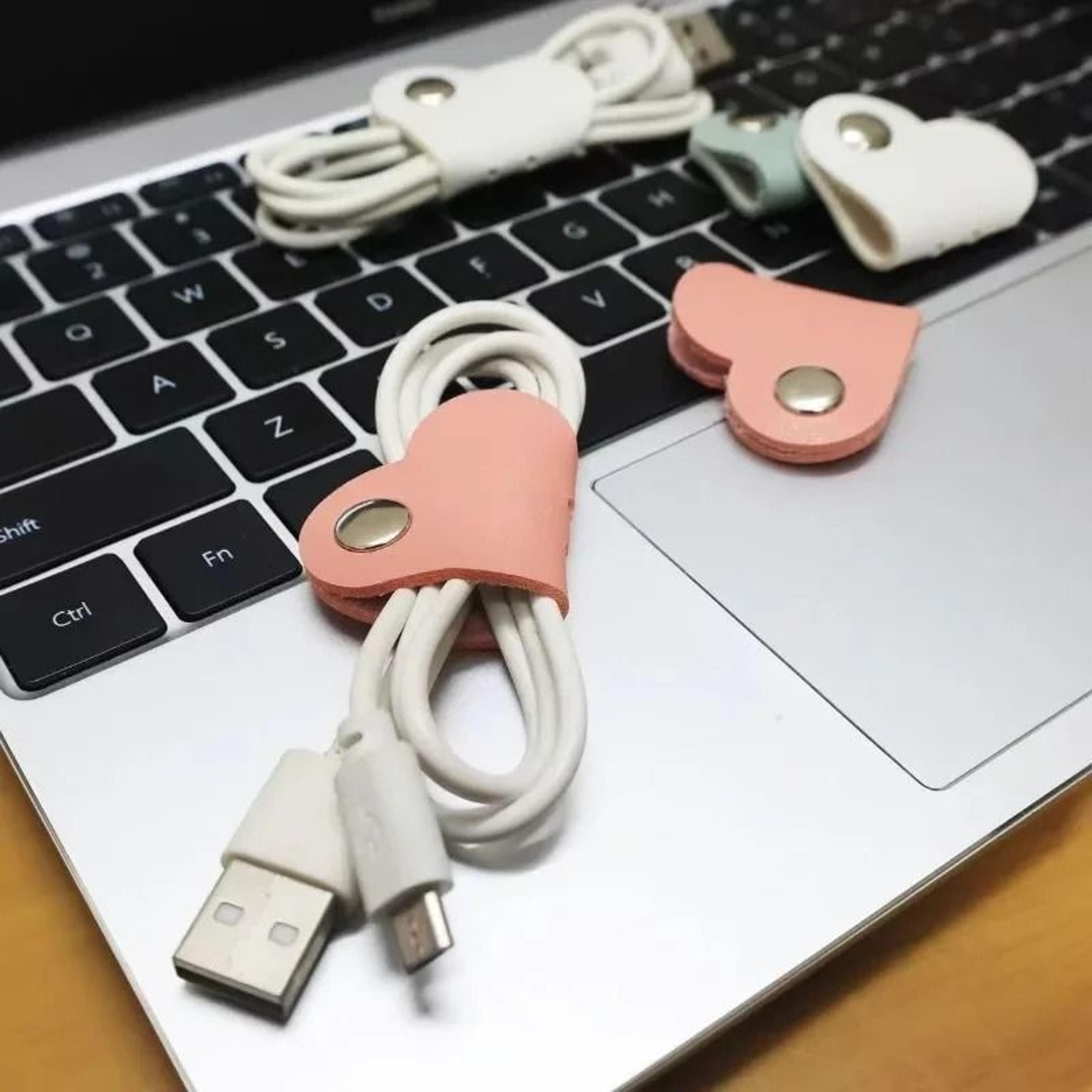 3Pcs HeartShaped Faux Leather Cable Cord Winder  Management Clips 1