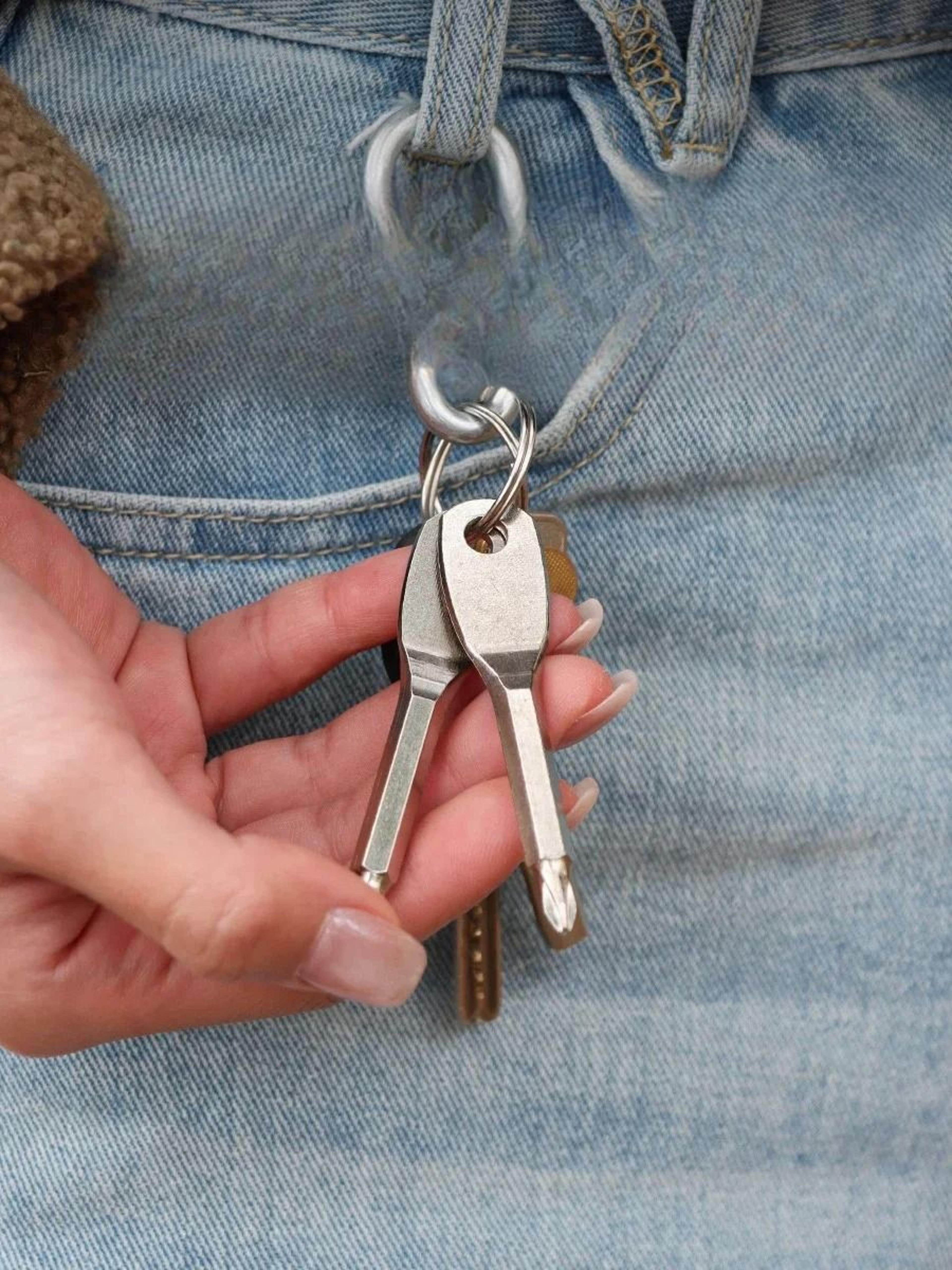 Portable Multifunctional EDC Screwdriver  Flat And Cross Head With Keyring 2