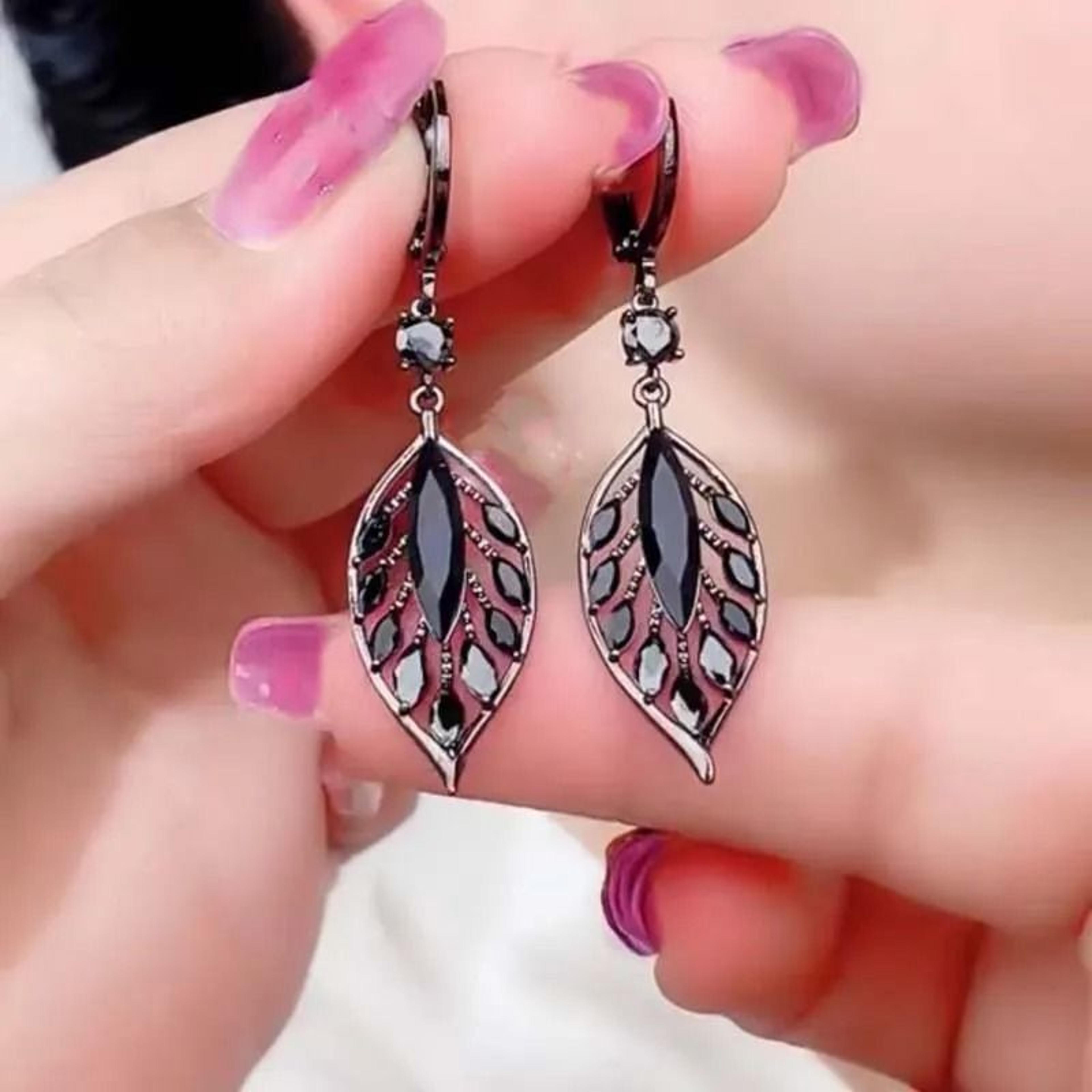 Exquisite Black Crystal Leaf Tassel Drop Earrings With MicroInlaid Cubic Zirconia 1