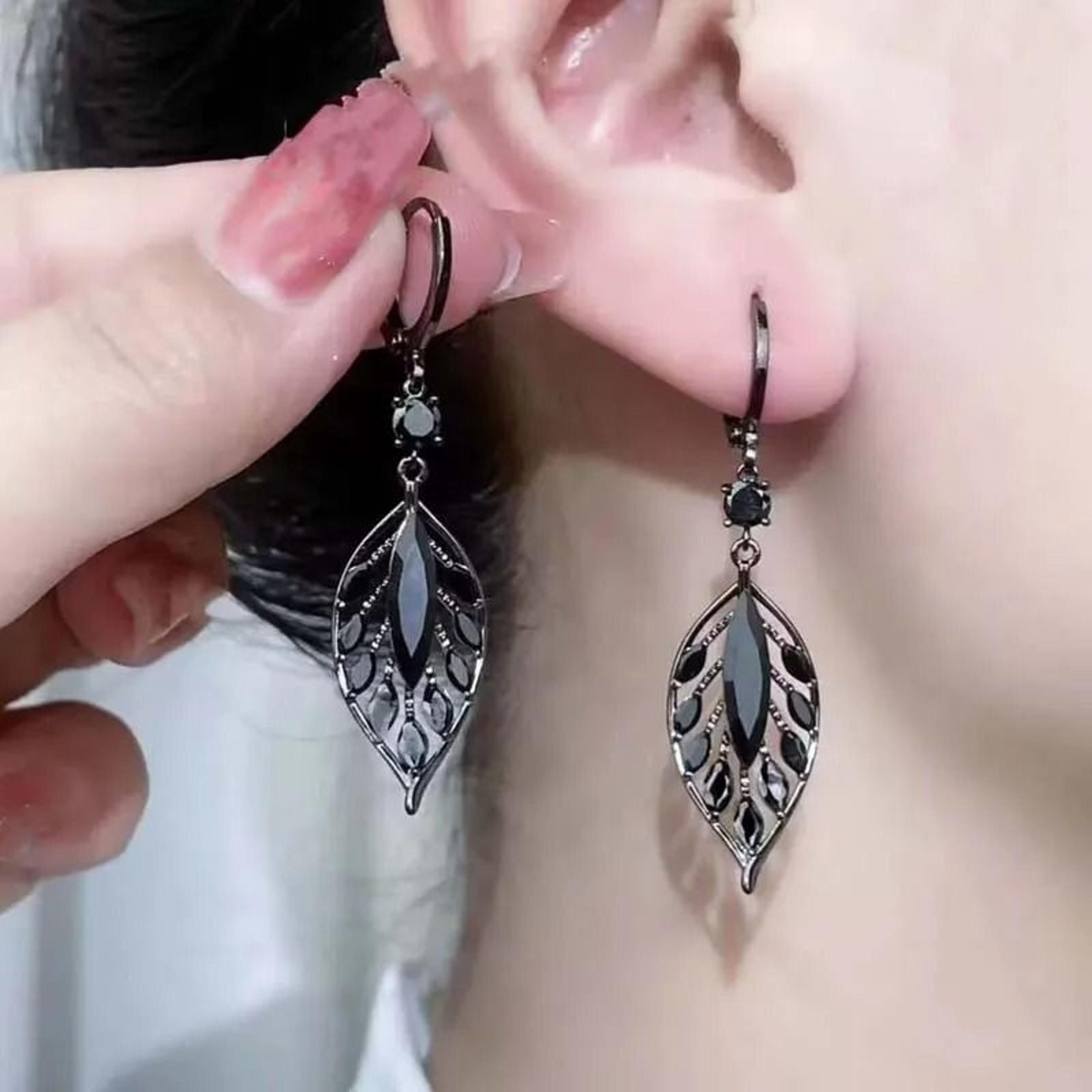 Exquisite Black Crystal Leaf Tassel Drop Earrings With MicroInlaid Cubic Zirconia 6