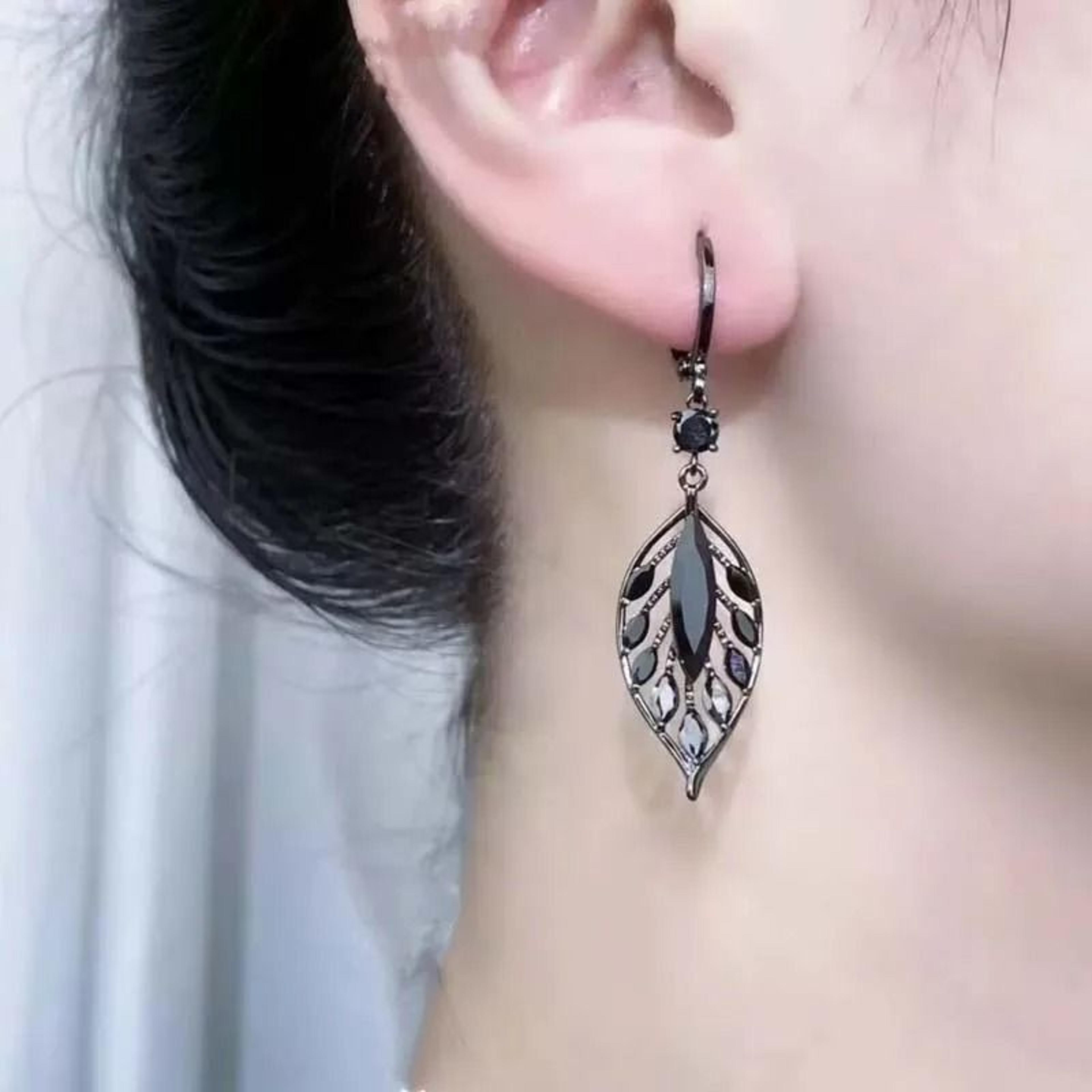 Exquisite Black Crystal Leaf Tassel Drop Earrings With MicroInlaid Cubic Zirconia 2