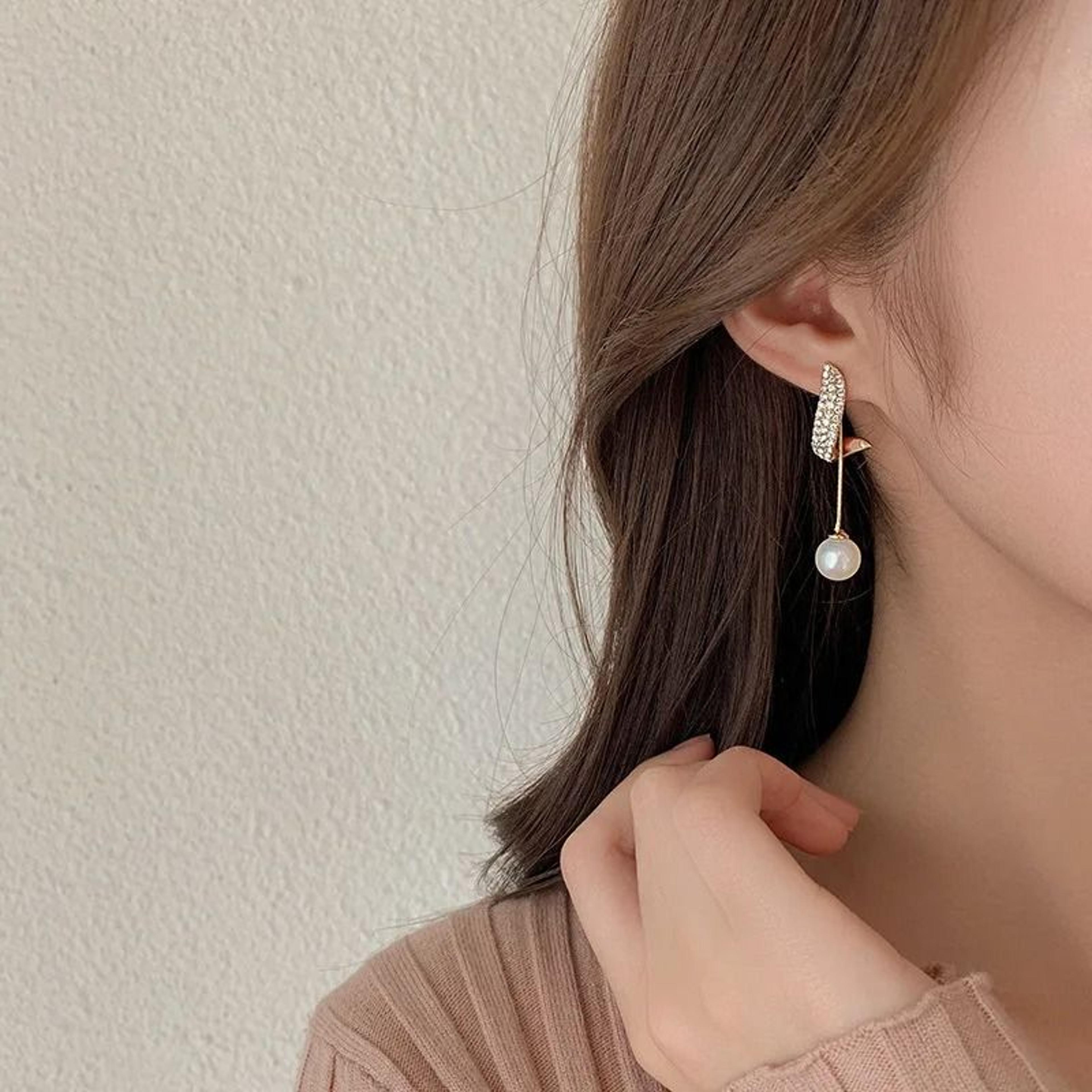 Elegant Pearl Crystal Tassel Earrings 2