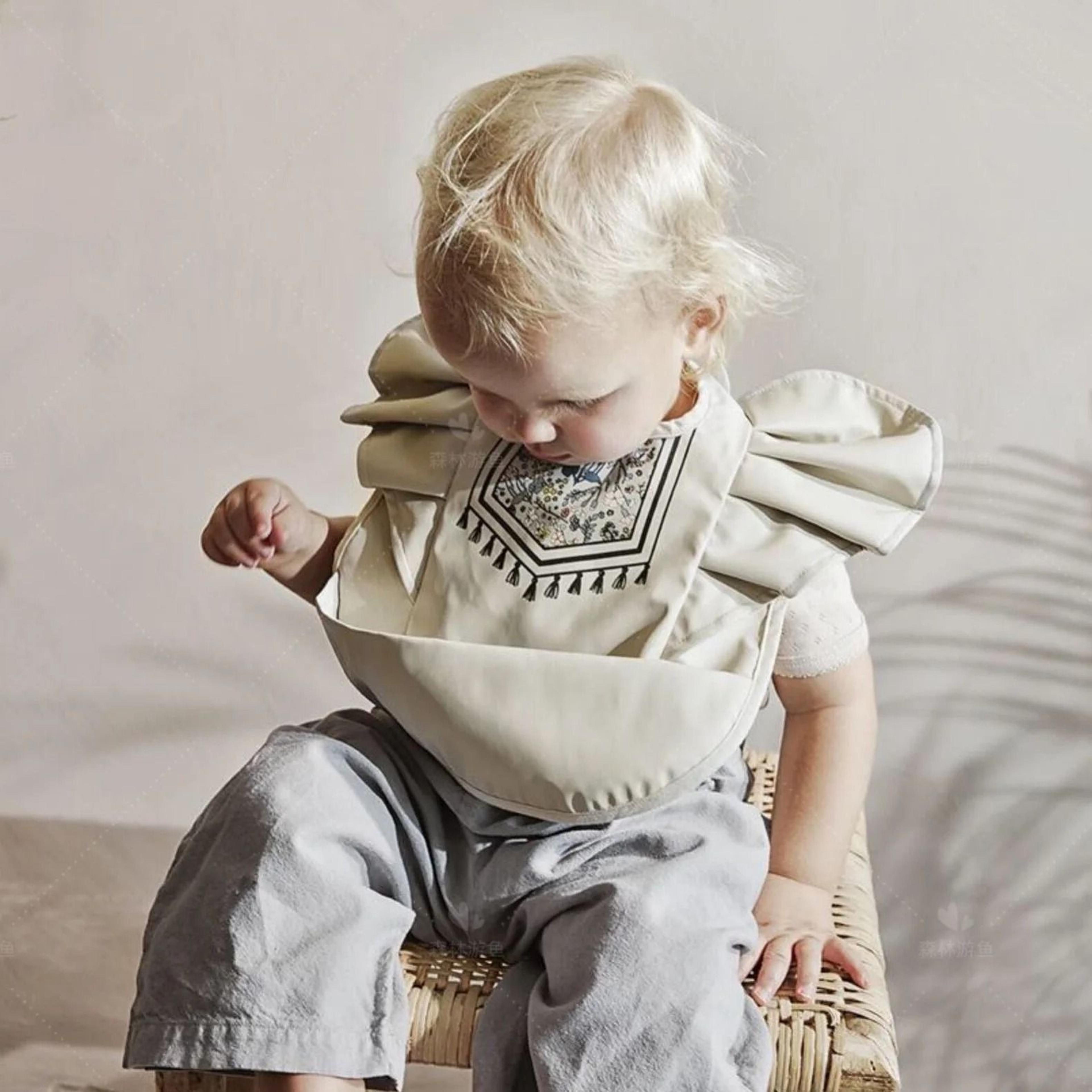 soft waterproof baby feeding bib with front pocket