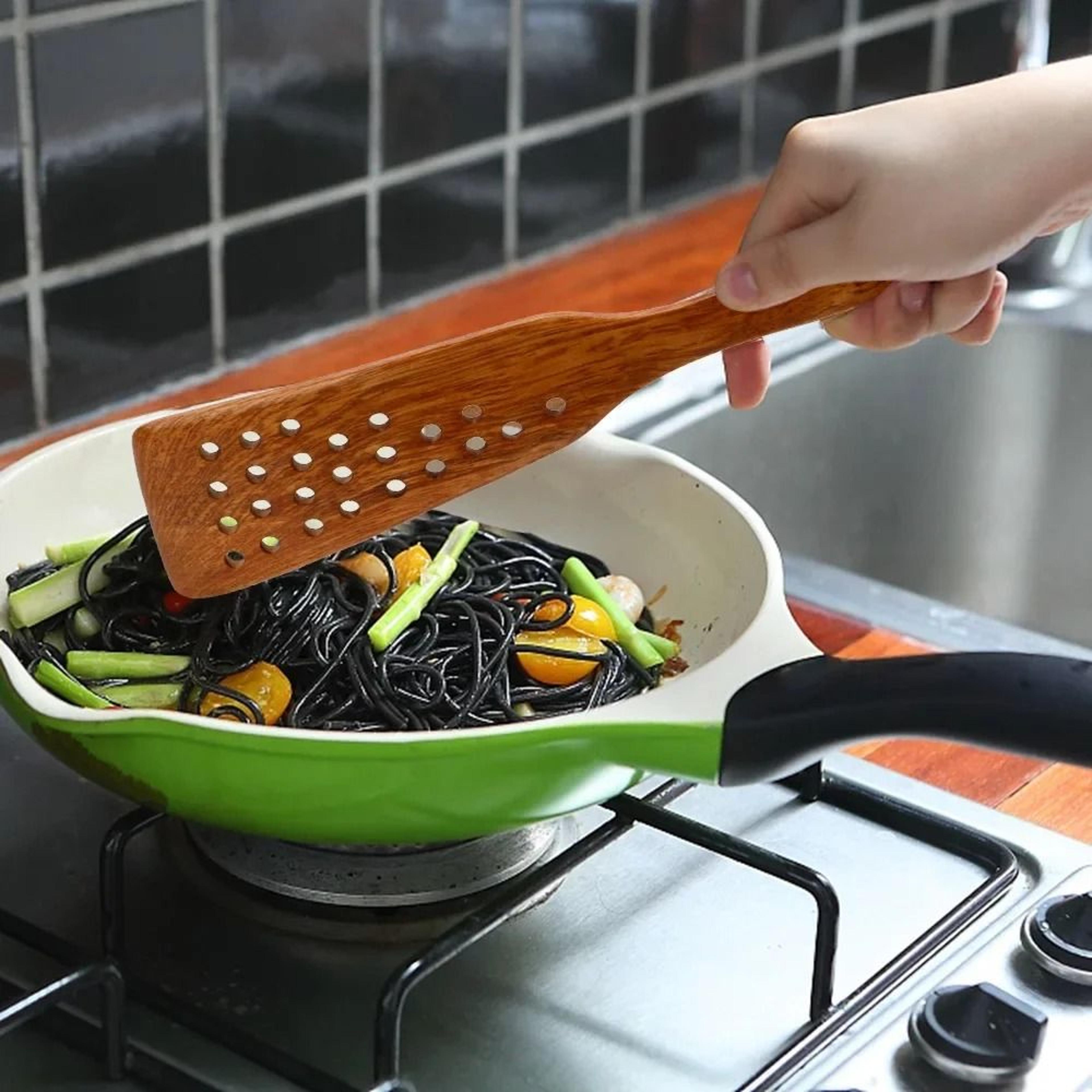 Wooden Frying Shovel And Slotted Steak Spatula 1