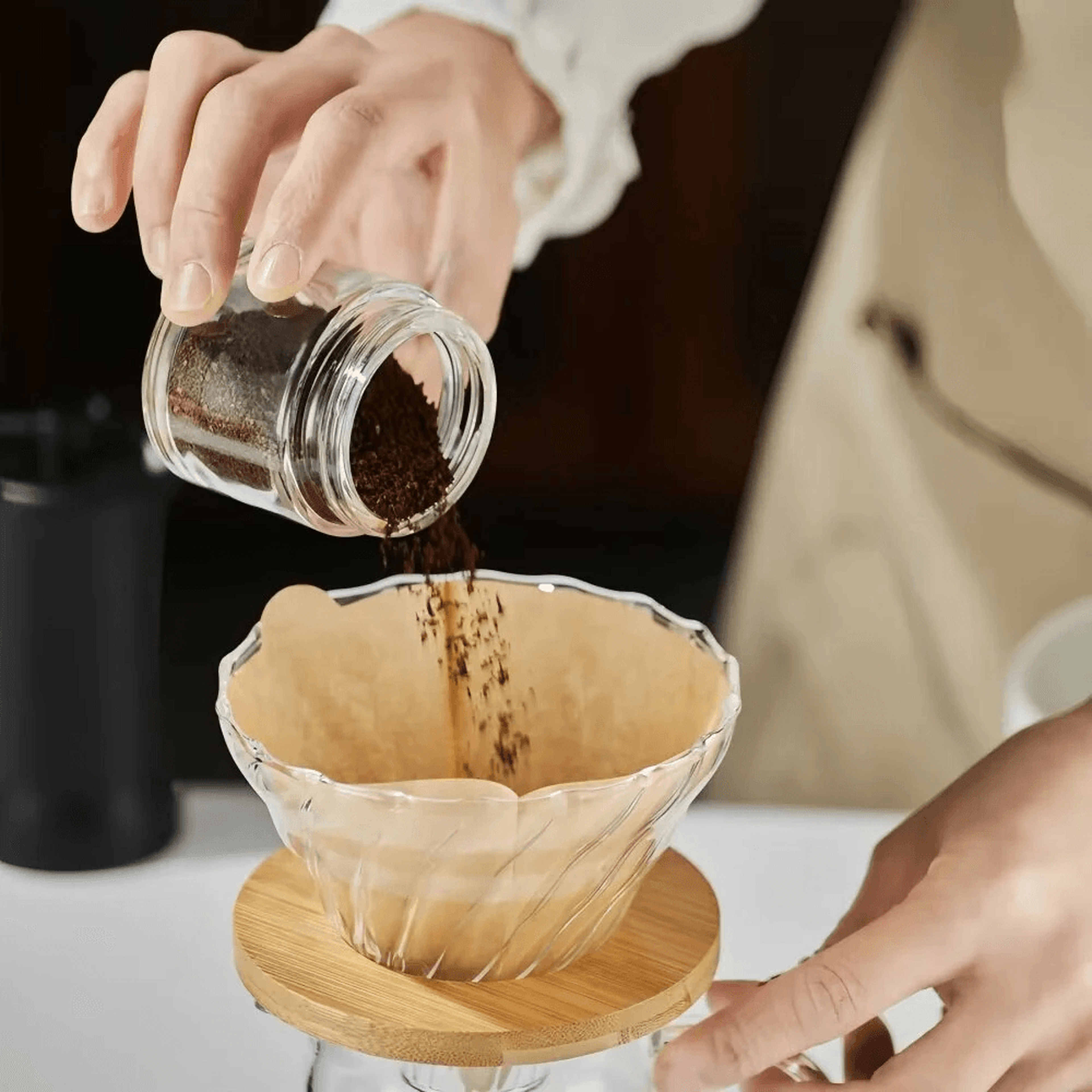 Comfook Manual Coffee Grinder With Grind Settings And Ceramic Burr 1