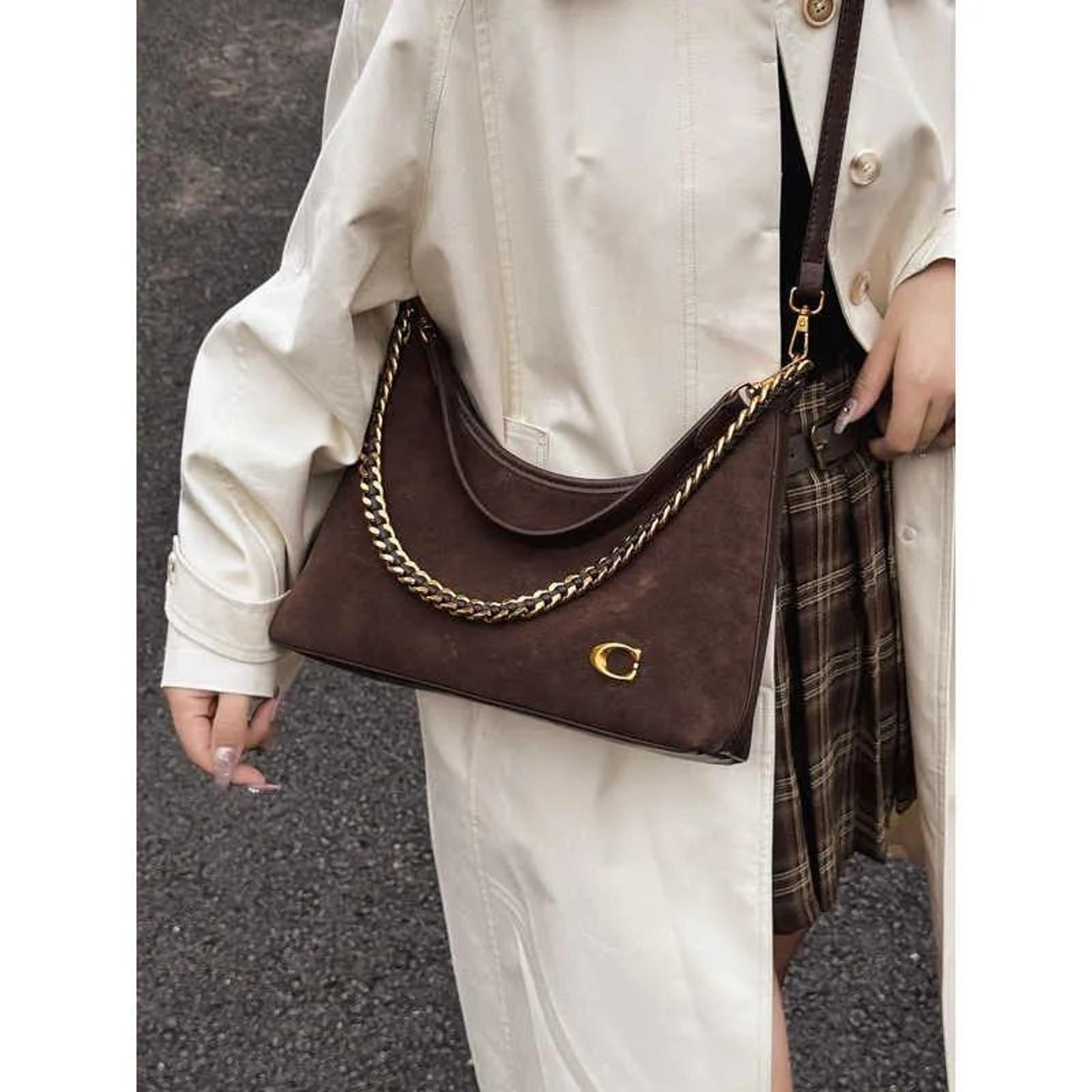 women's pu leather crossbody bag with spacious interior and zipper closure