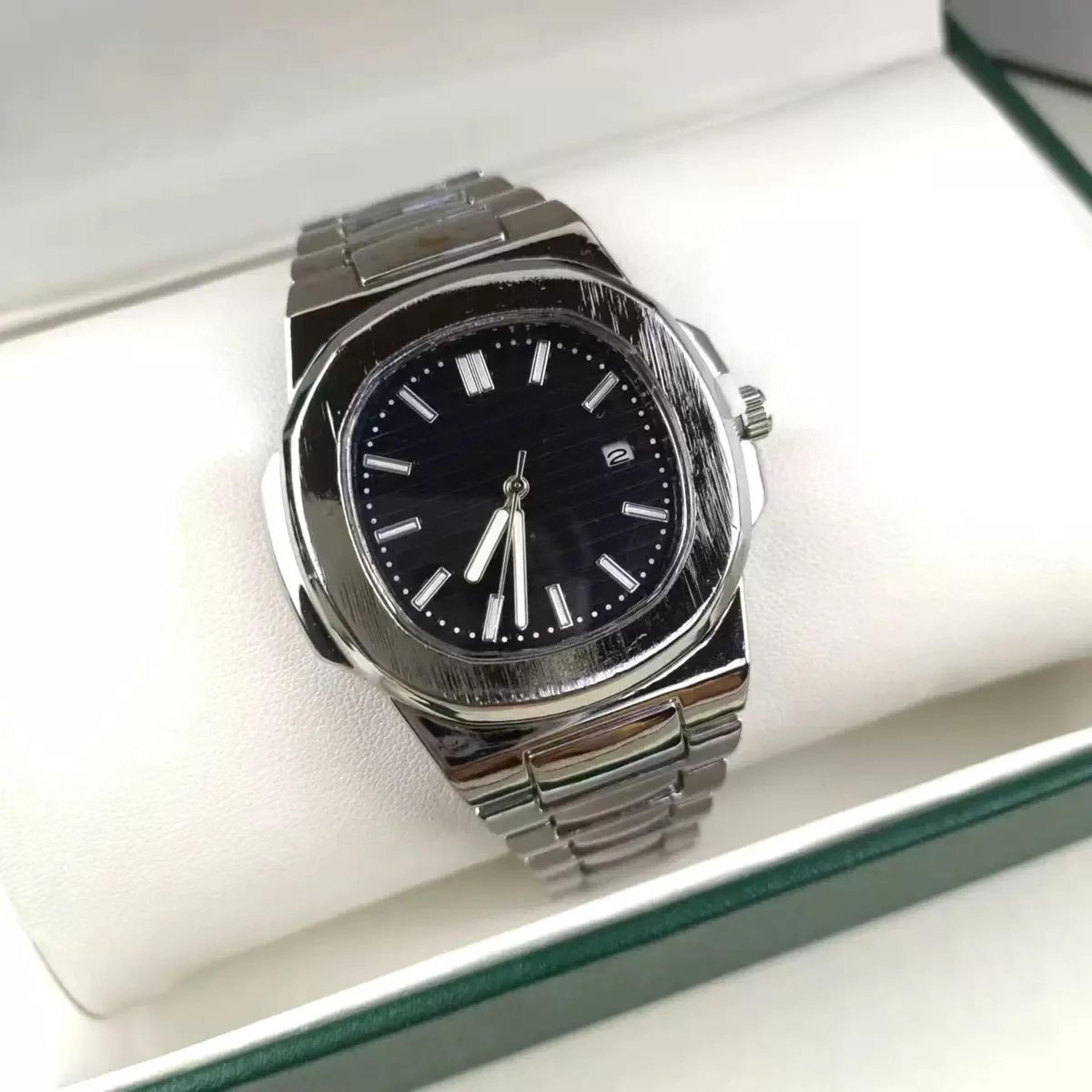 men's stainless steel quartz watch with calendar and sporty analog dial