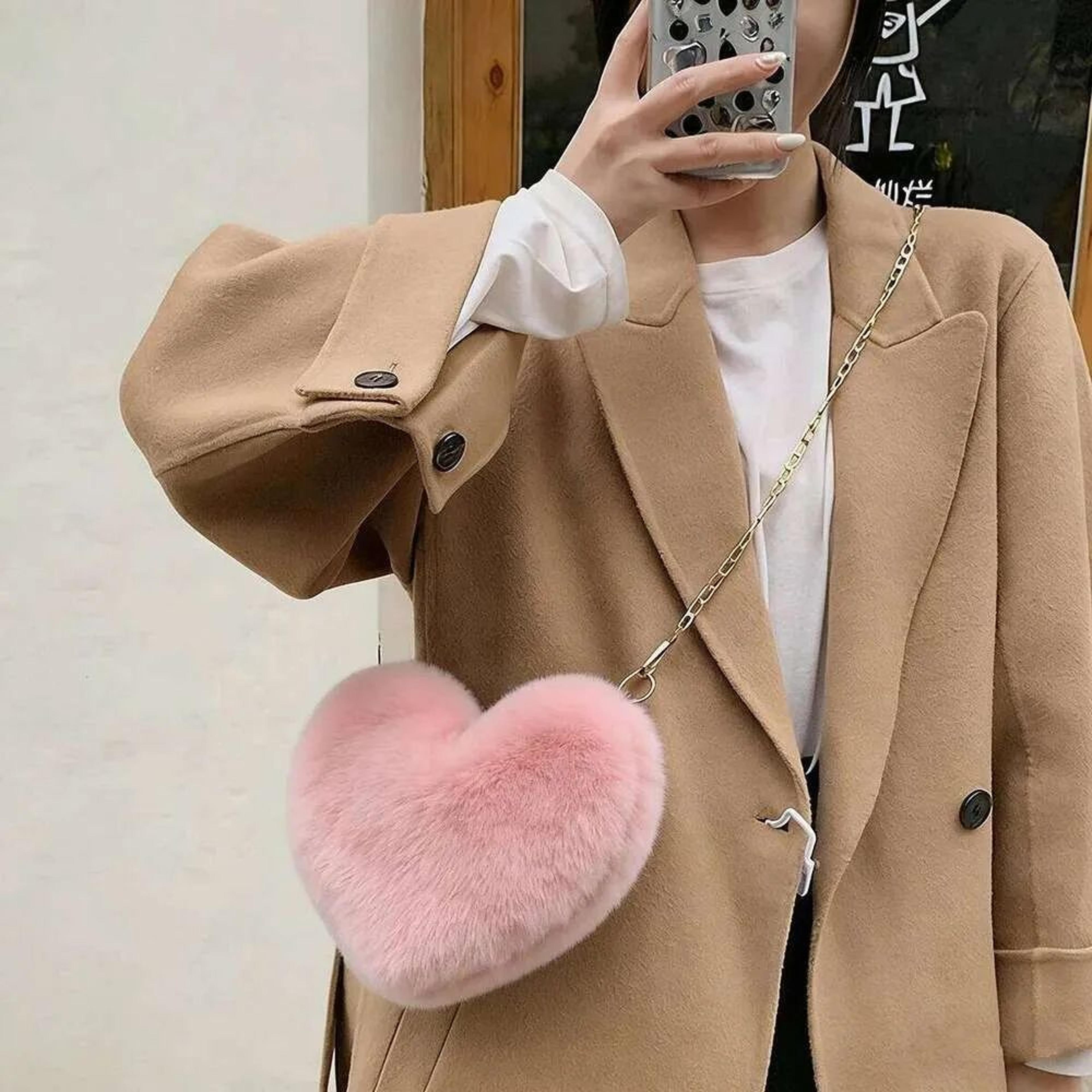 heart shaped faux fur shoulder bag with gold chain for women and girls