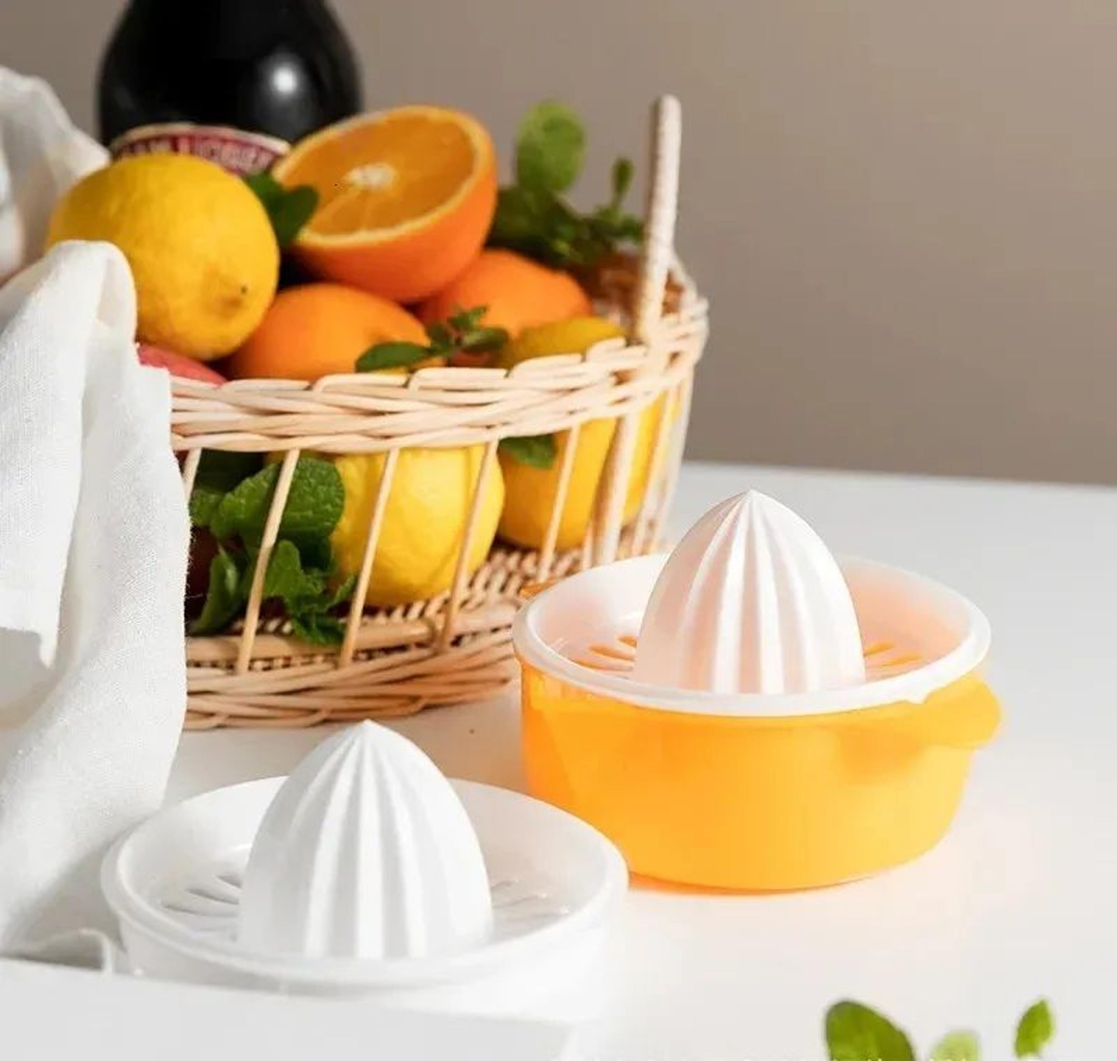 Manual Citrus Juicer Portable Handheld Lemon And Lime Squeezer 4