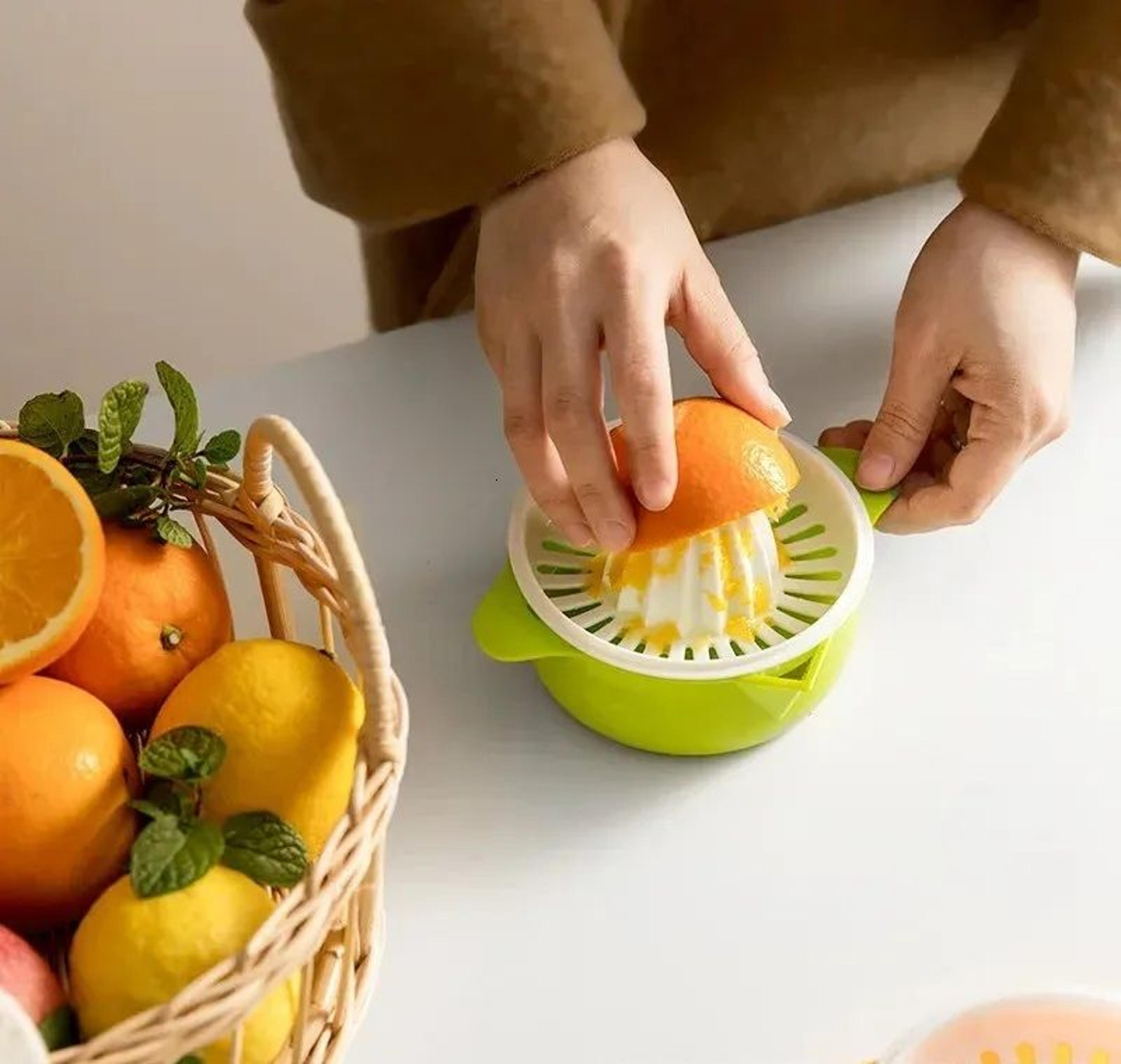 Manual Citrus Juicer Portable Handheld Lemon And Lime Squeezer 3
