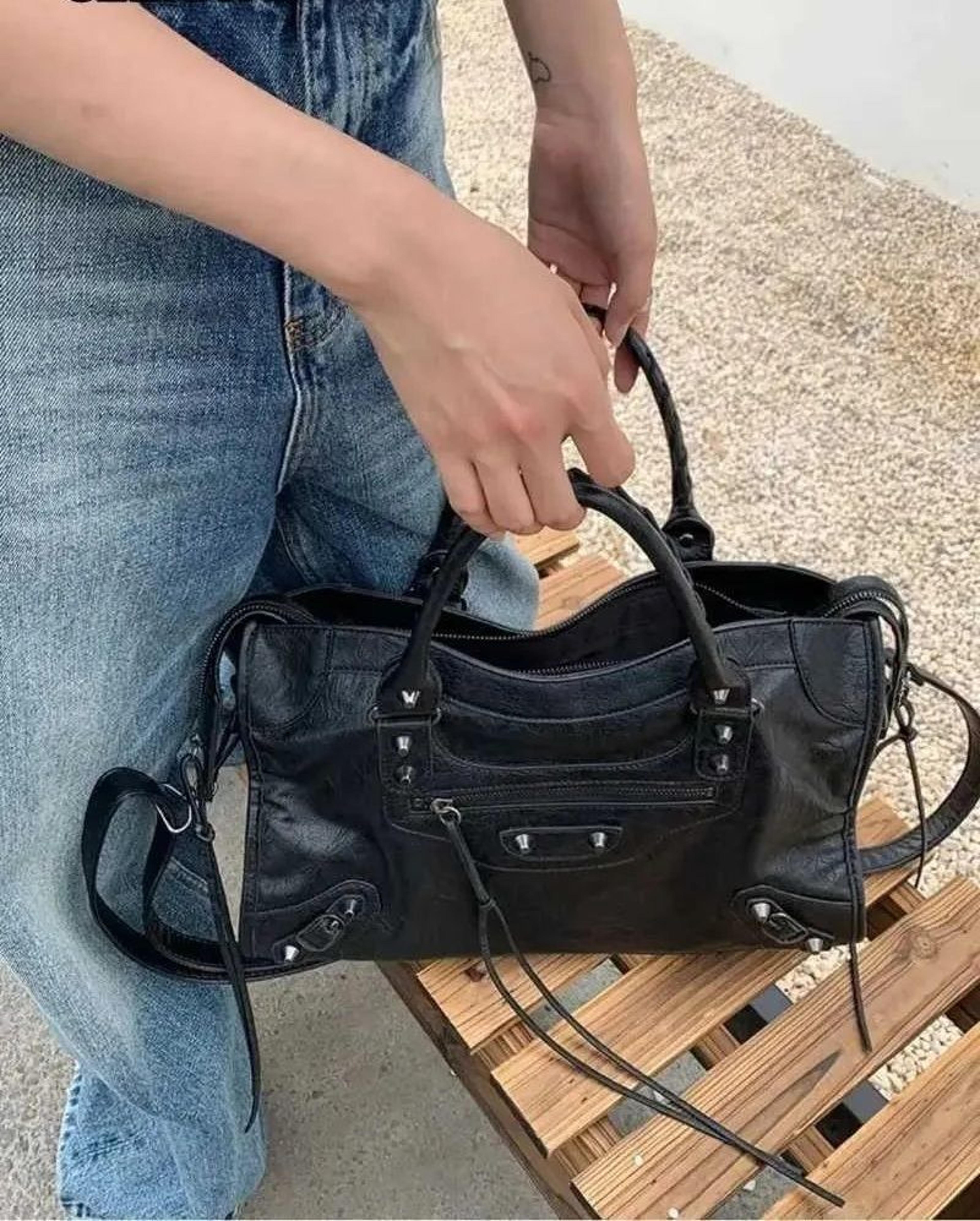 Womens Motorcycle Shoulder Bag With Rivet Details And Zipper Closure 4