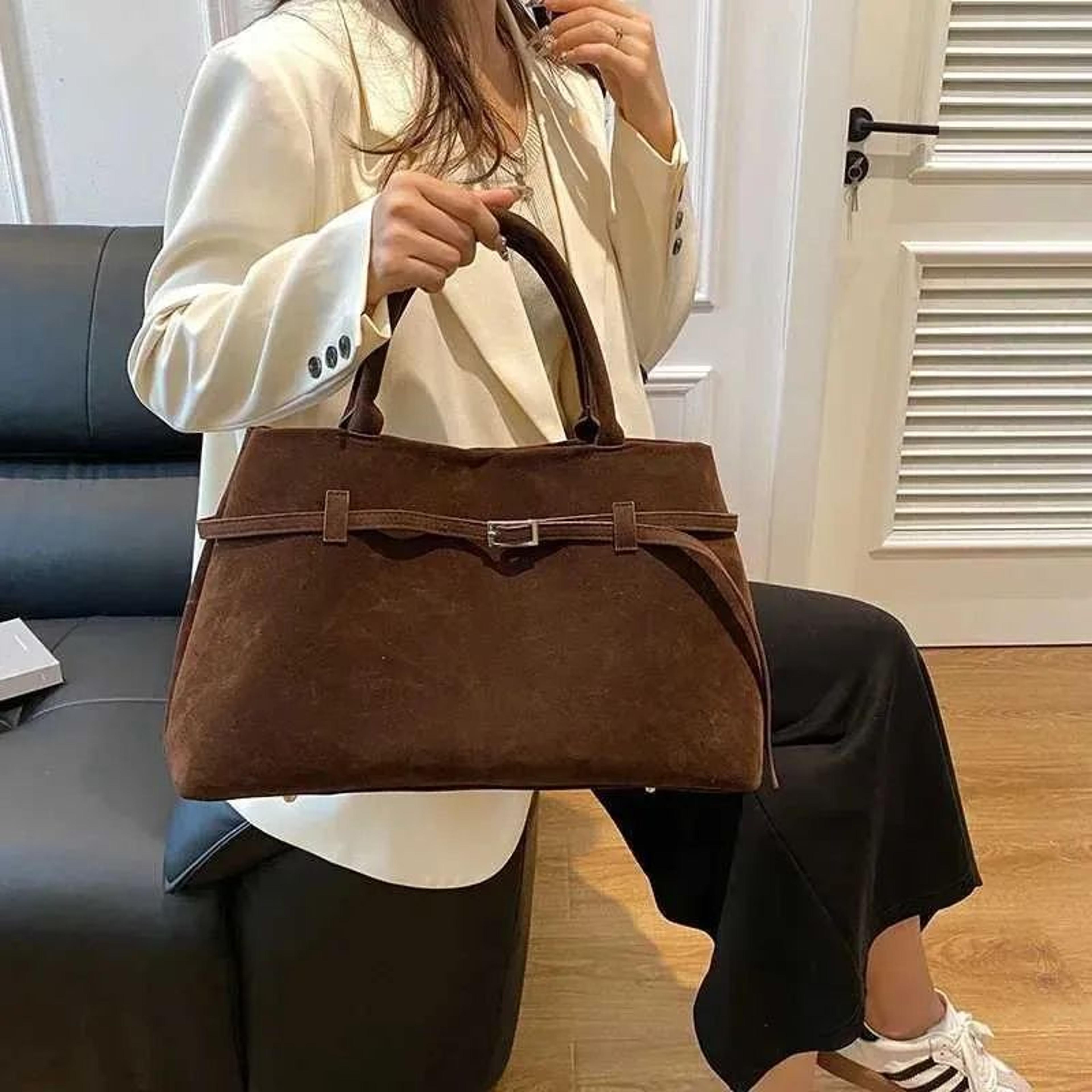 casual tote bag with matte finish and retro british style top handle