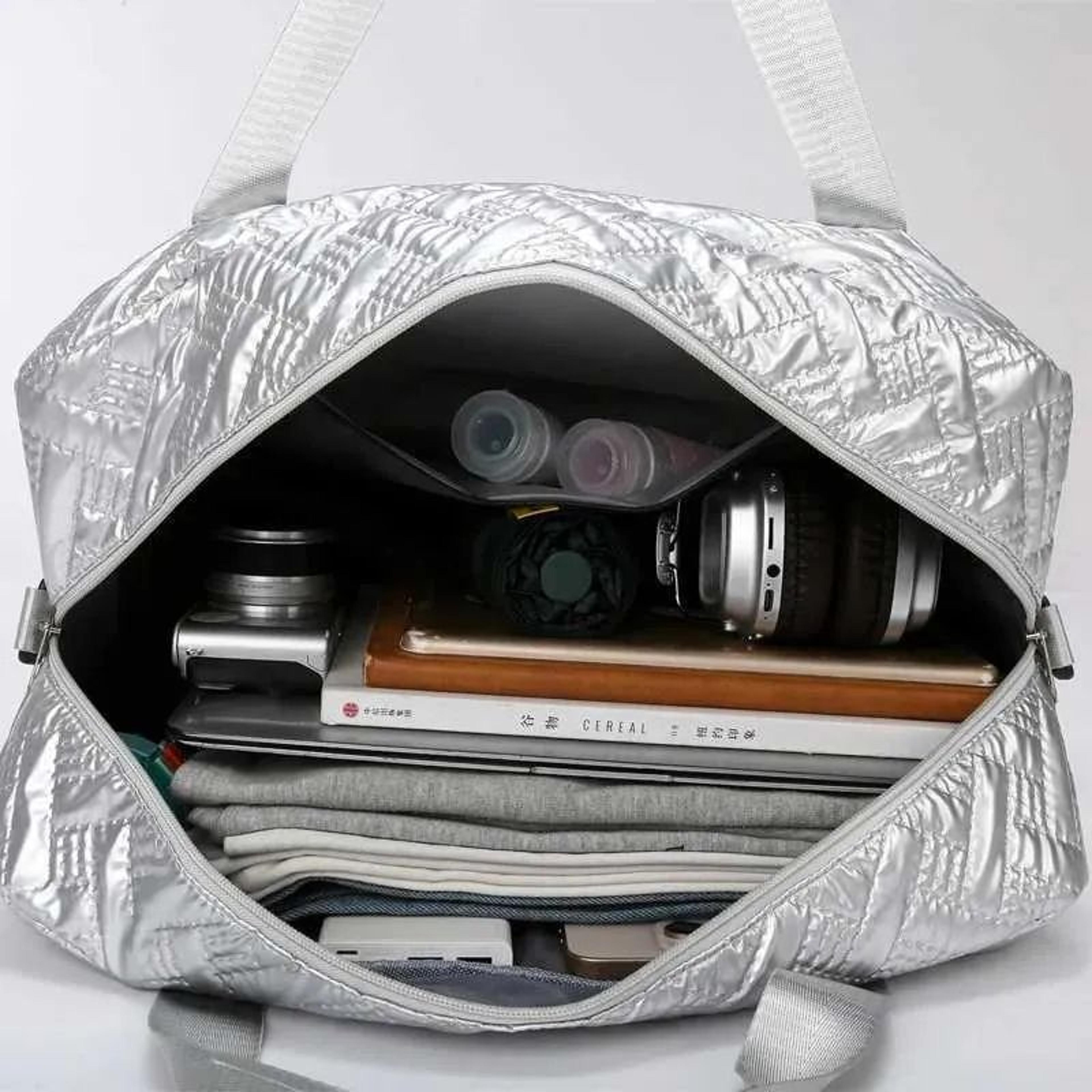 Lightweight Travel Duffle Bag With Large Capacity And Foldable Weekender Design 3