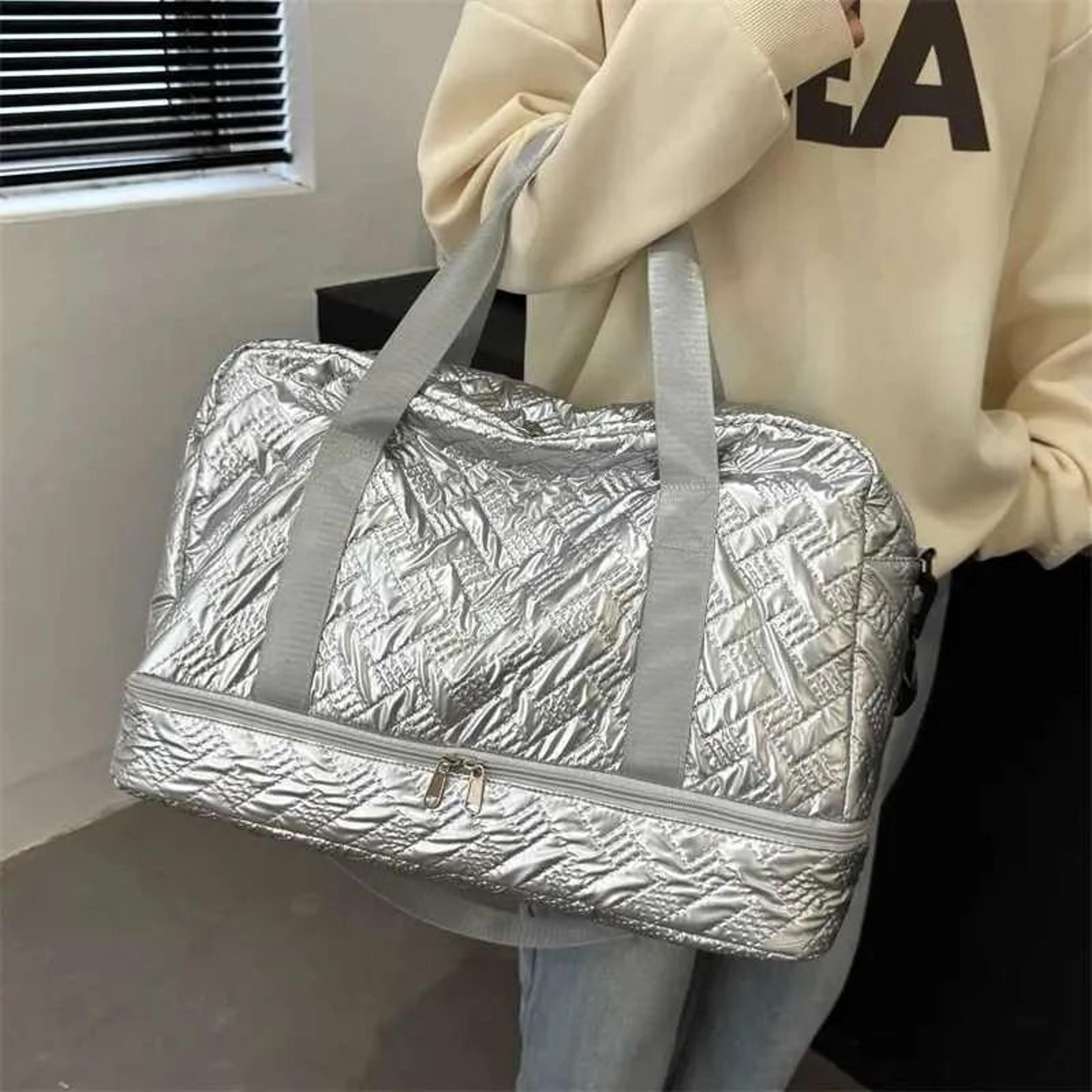 Lightweight Travel Duffle Bag With Large Capacity And Foldable Weekender Design 2