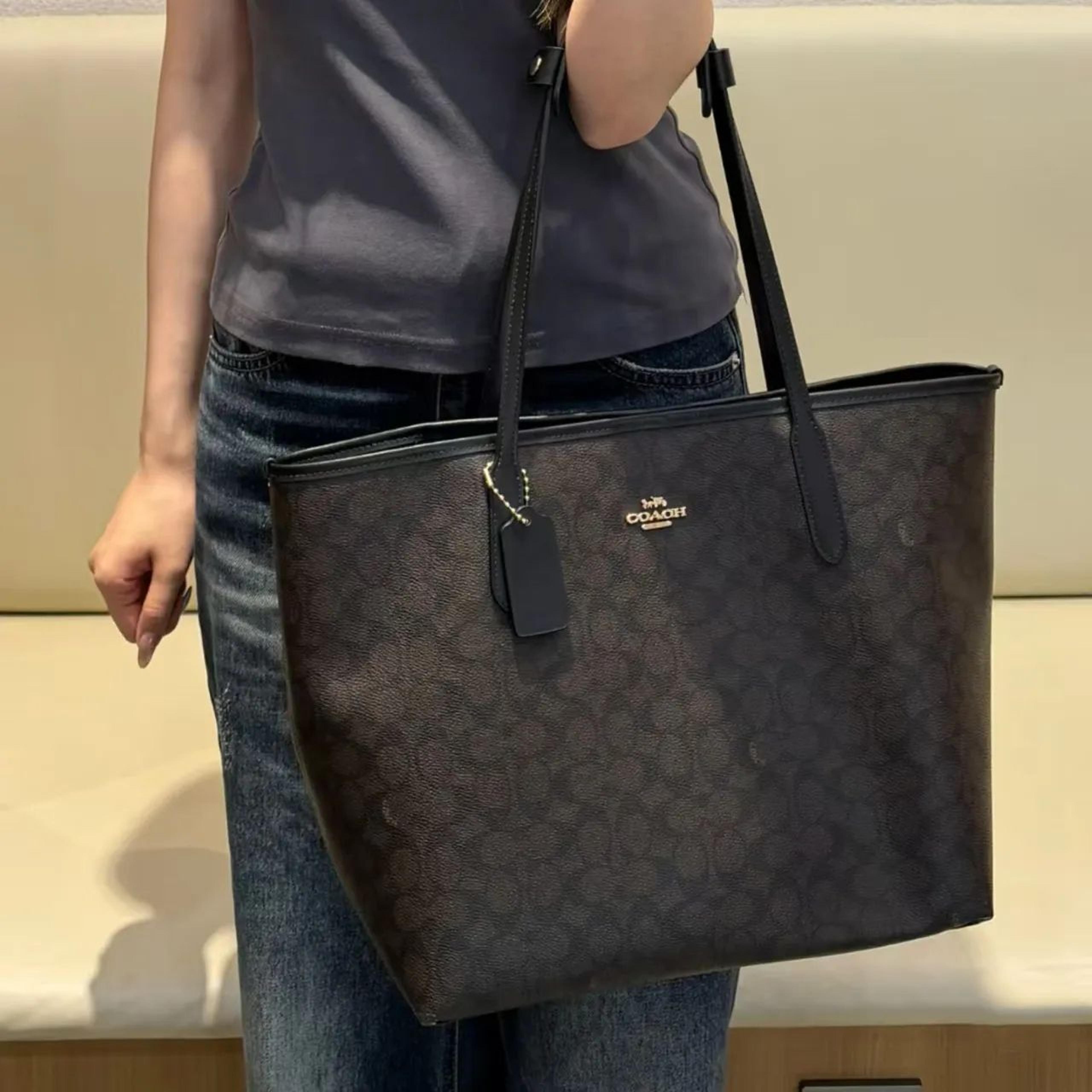 women's large capacity pu leather tote bag with zipper closure and letter detail