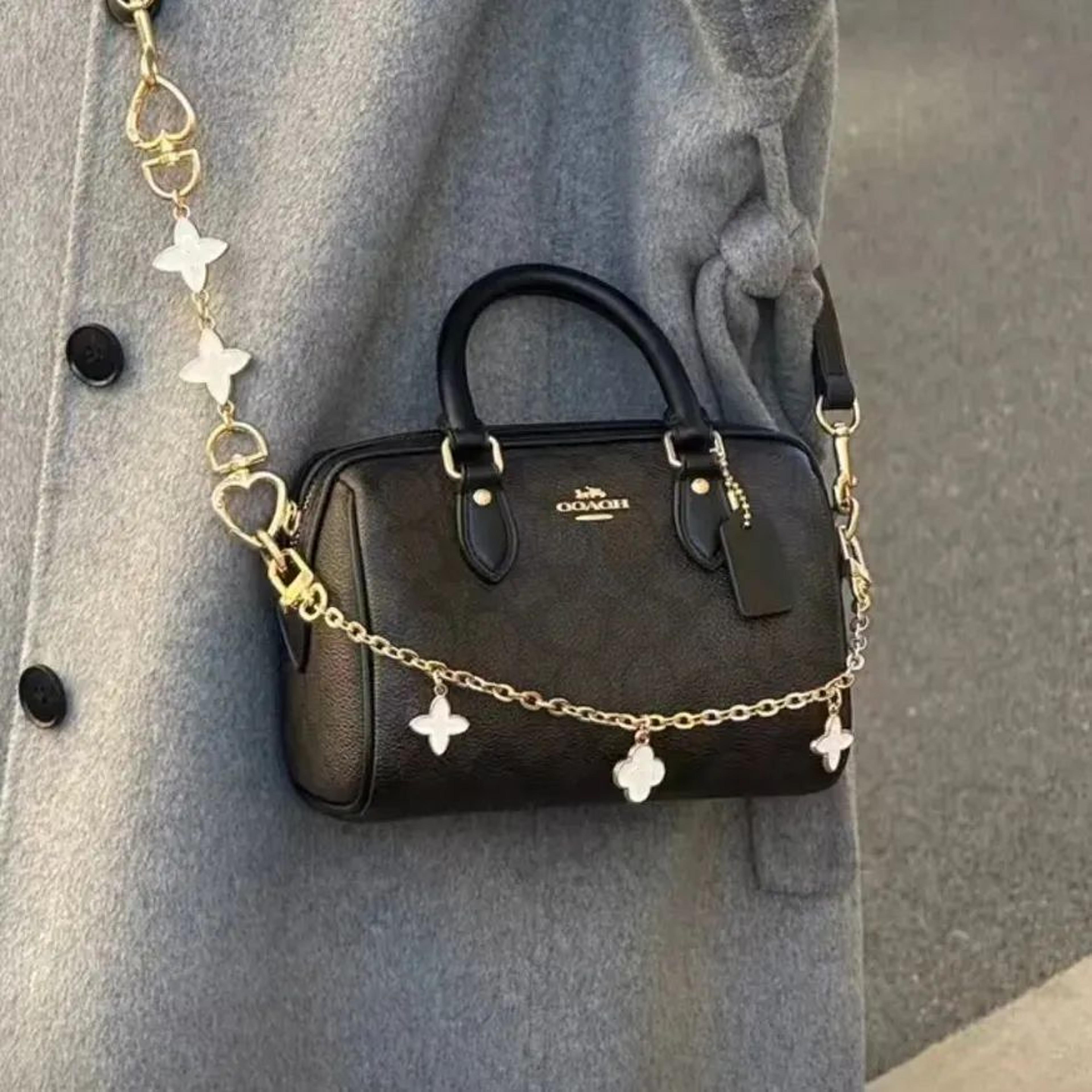 Womens PU Leather Shoulder Bag With Zipper Closure And Soft Pillow Design 1