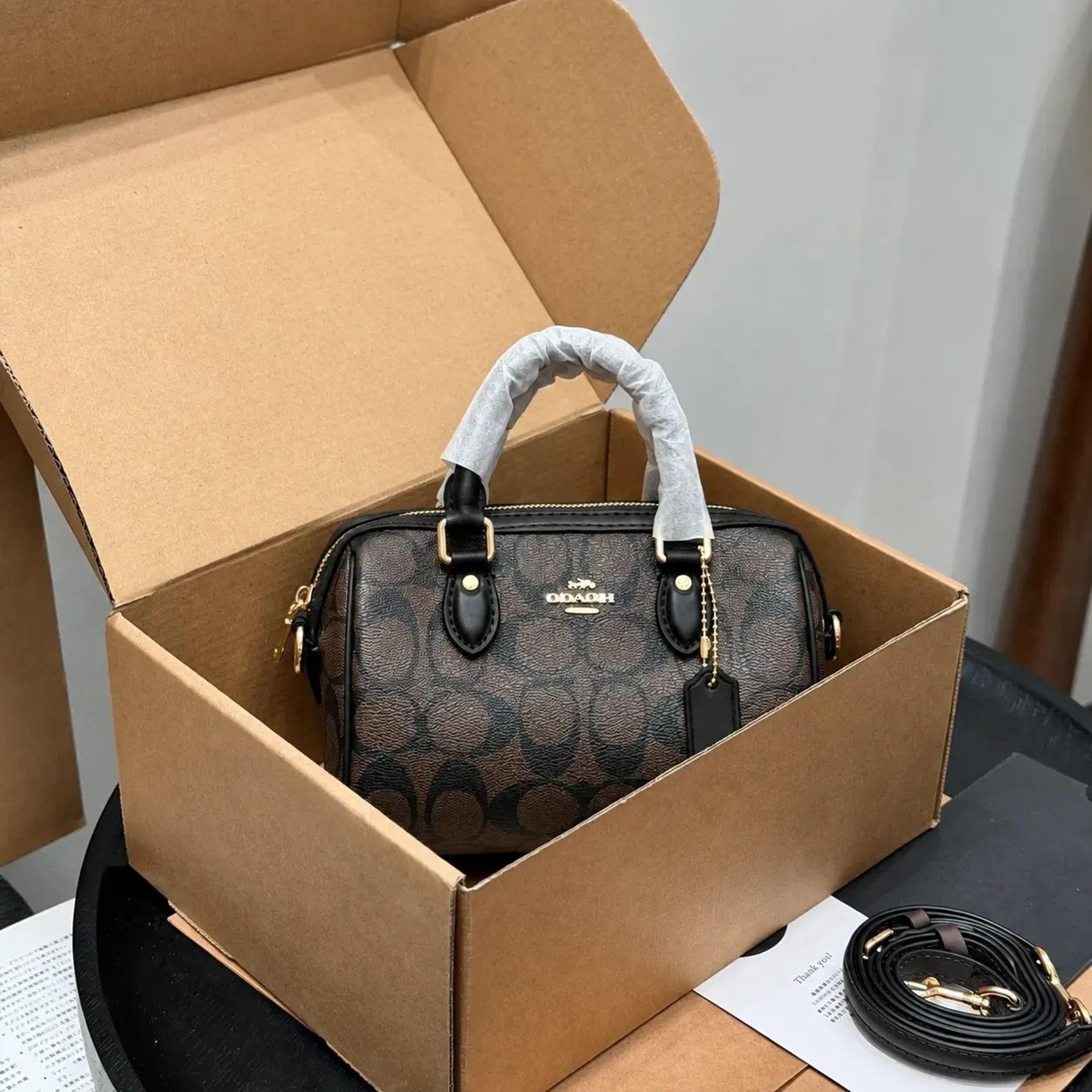 Womens PU Leather Shoulder Bag With Zipper Closure And Soft Pillow Design 2