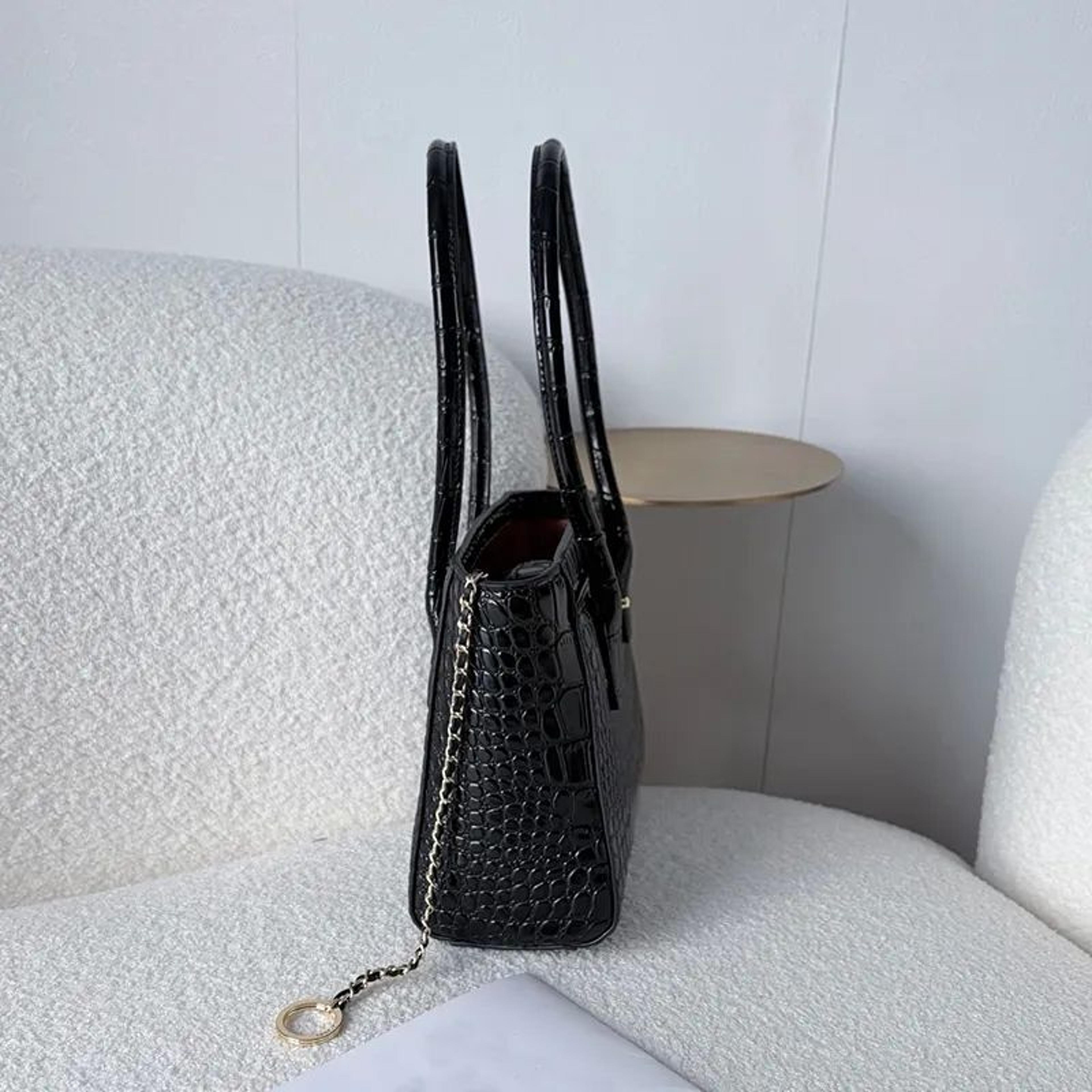Womens Genuine Leather Crocodile Embossed Tote Bag With Twist Lock Closure 4