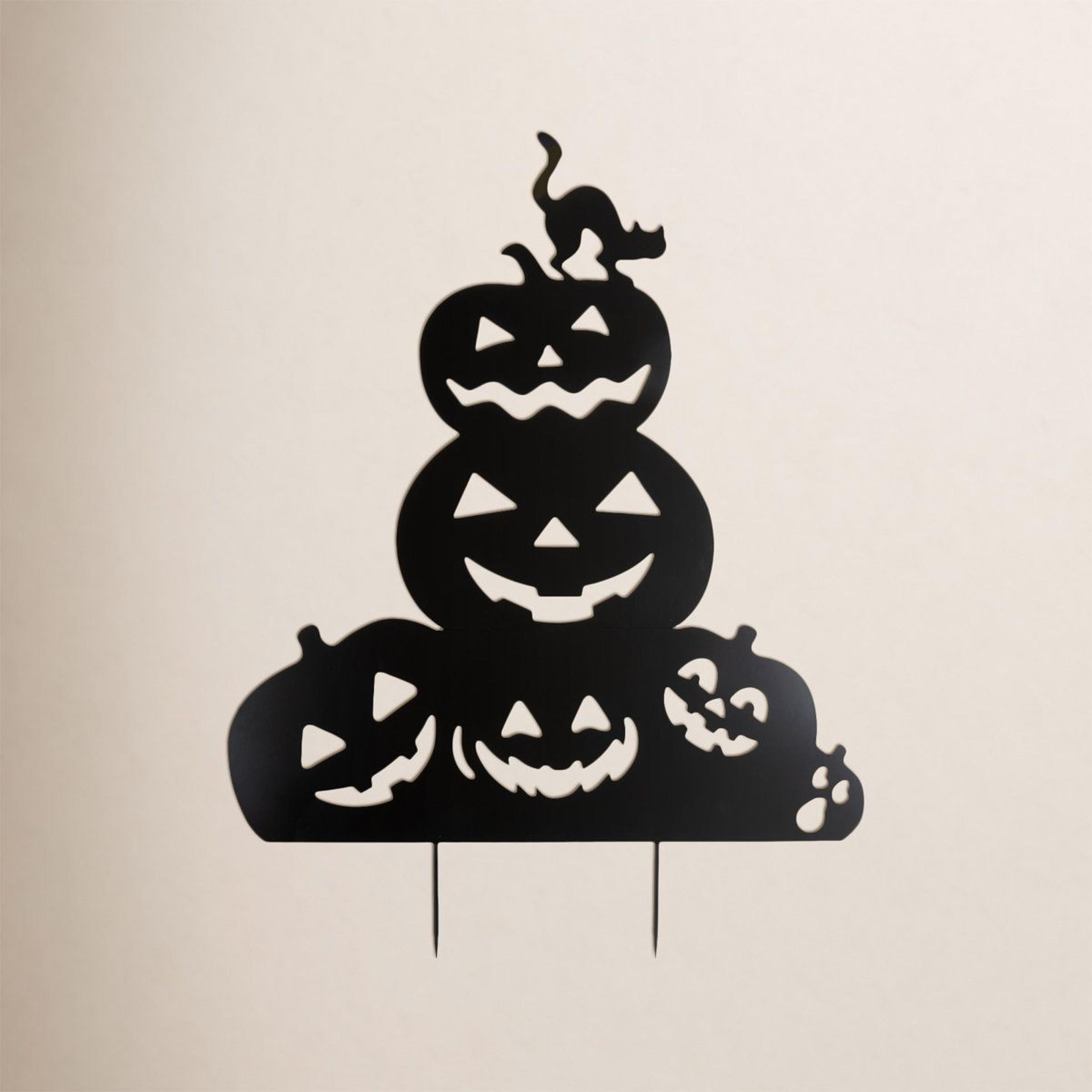 metal pumpkin and cat silhouette yard stake for outdoor halloween decor
