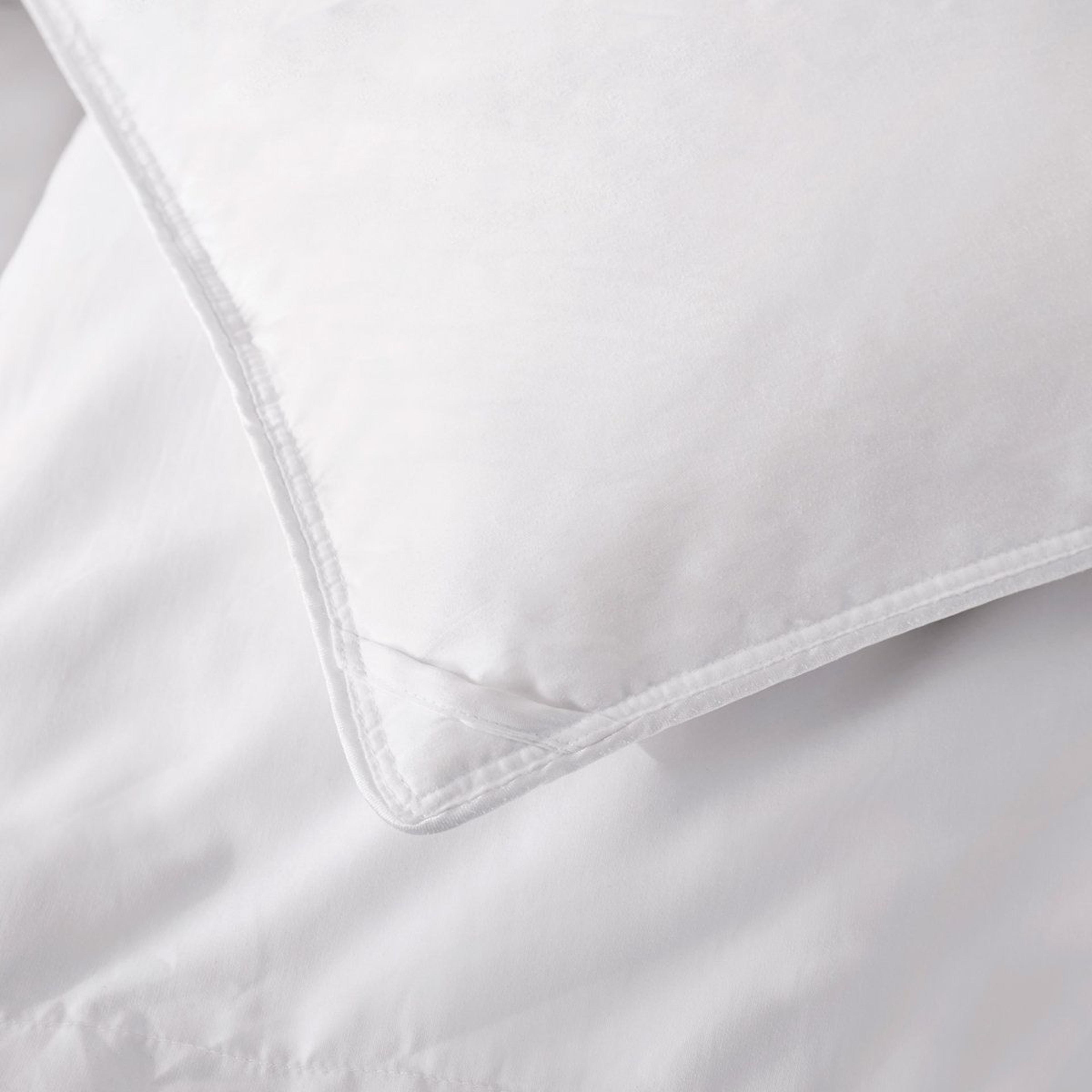 Heavyweight White Goose Down Queen Comforter For Winter Warmth 2