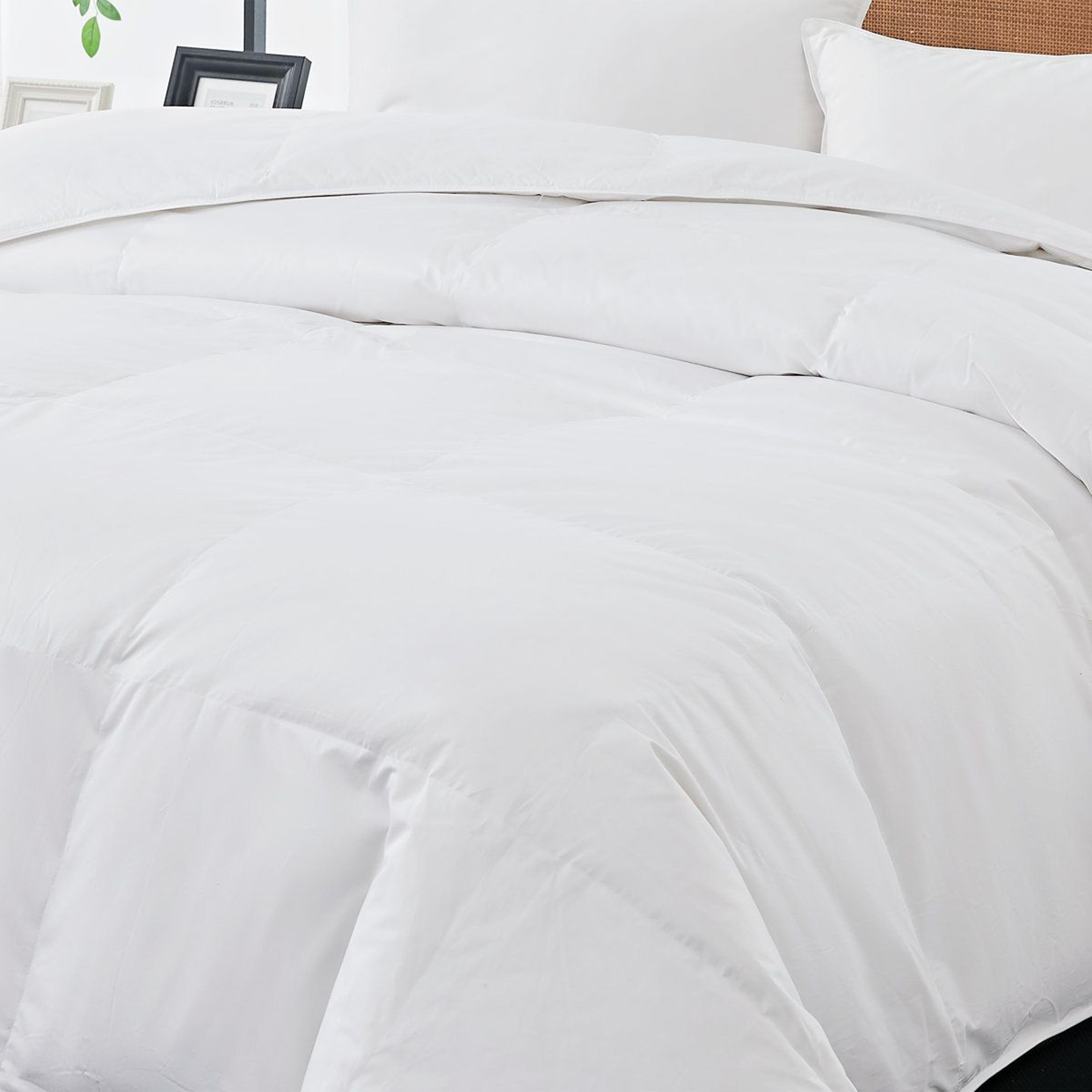 Oversized White Down Comforter 600 Fill Power 400 Thread Count All Season 1