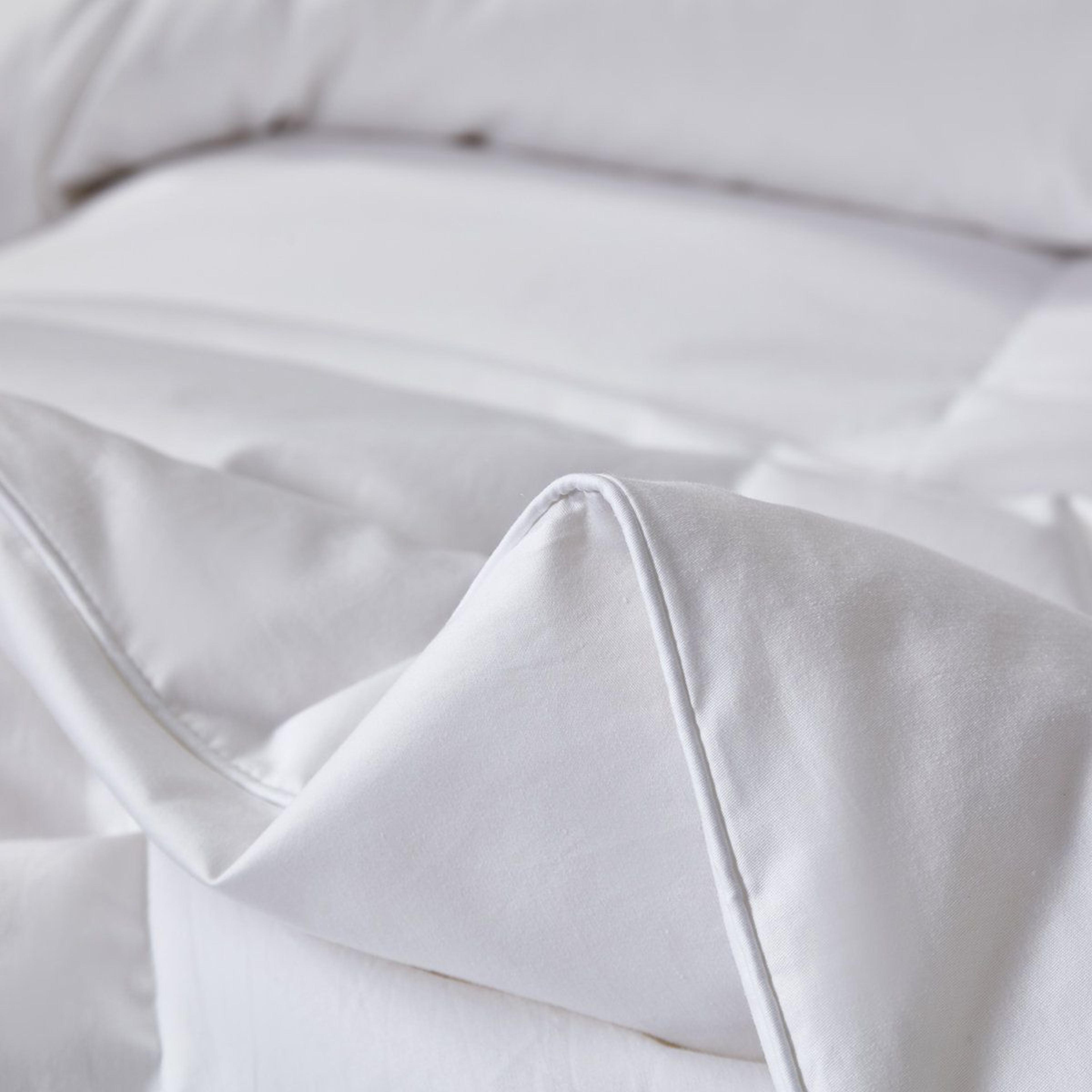 Lightweight White Down Comforter With 300 Thread Count Cotton Cover 2