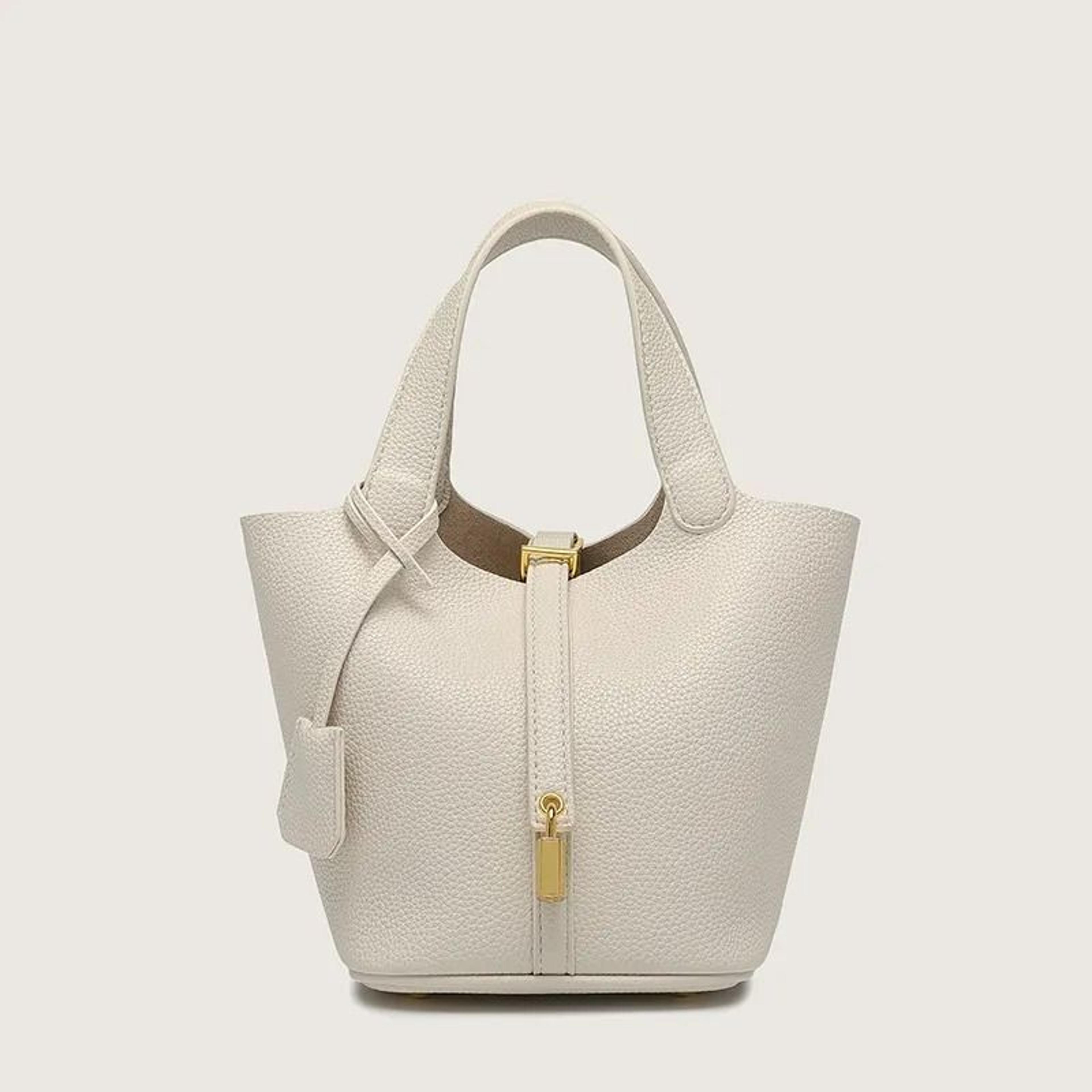 Elegant Luxury Shoulder Bag For Women With Classic Lock Closure 2