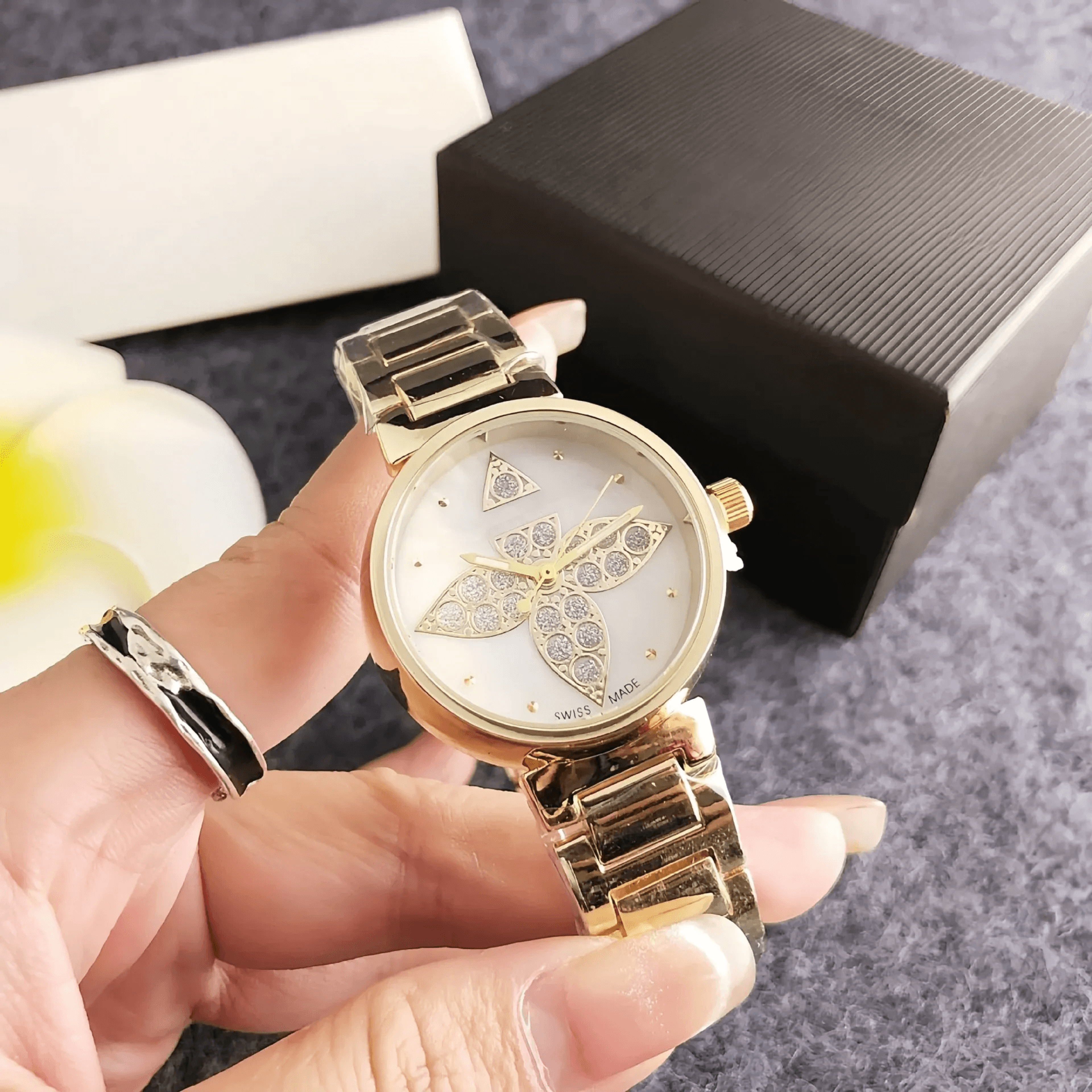 Luxury Ceramic Diamond Quartz Watch For Women Vintage Casual Style 3