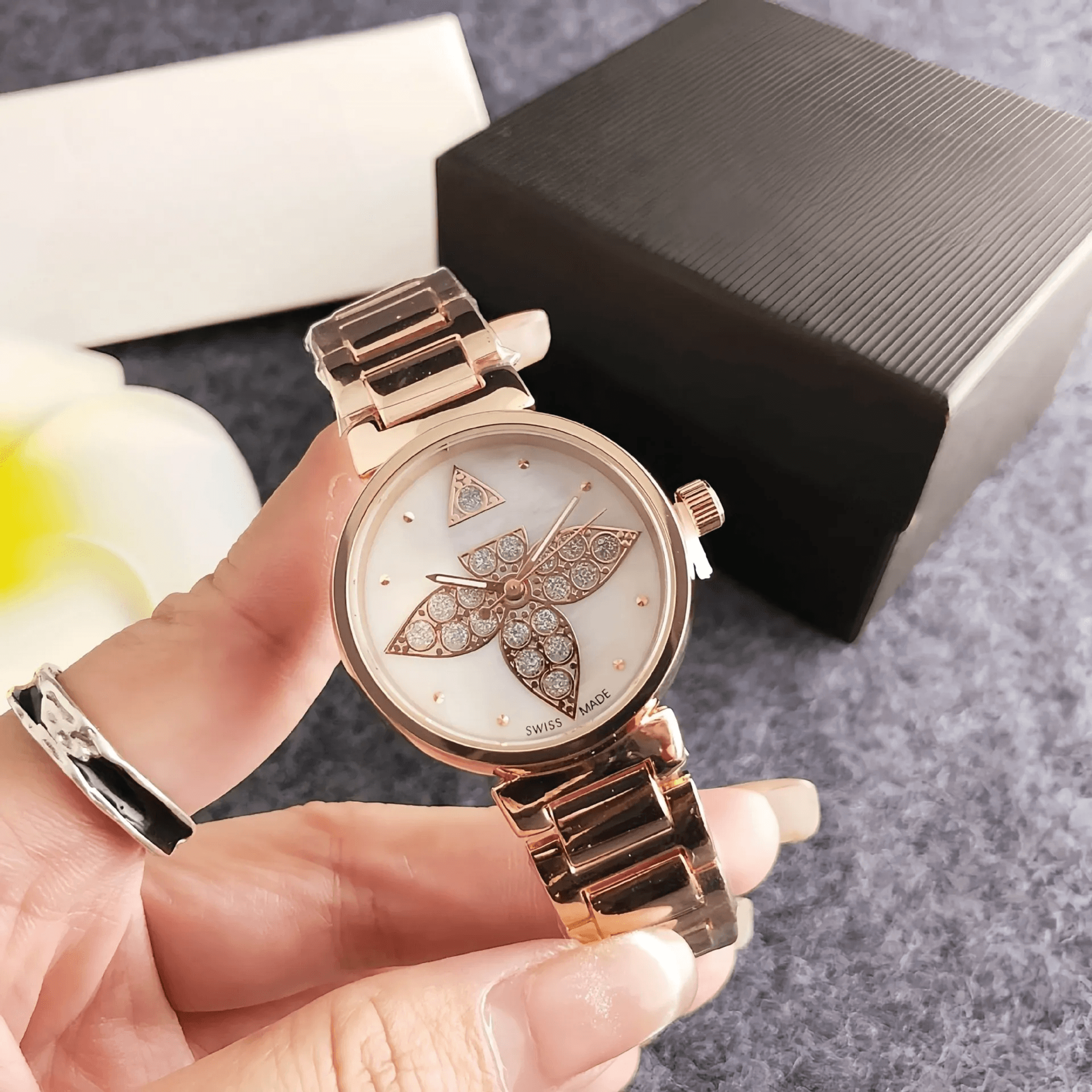 Luxury Ceramic Diamond Quartz Watch For Women Vintage Casual Style 4