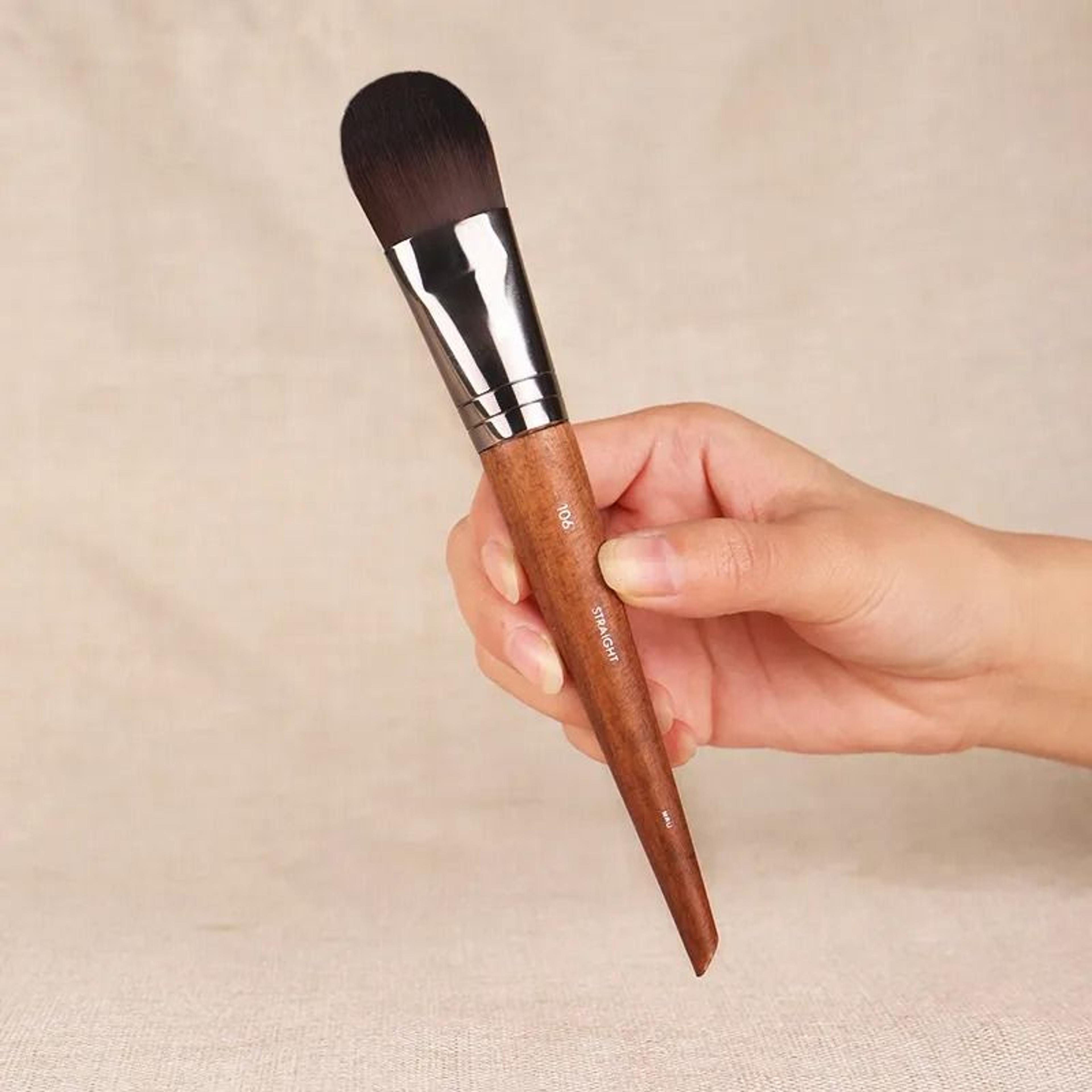 flat foundation brush for cream and liquid makeup