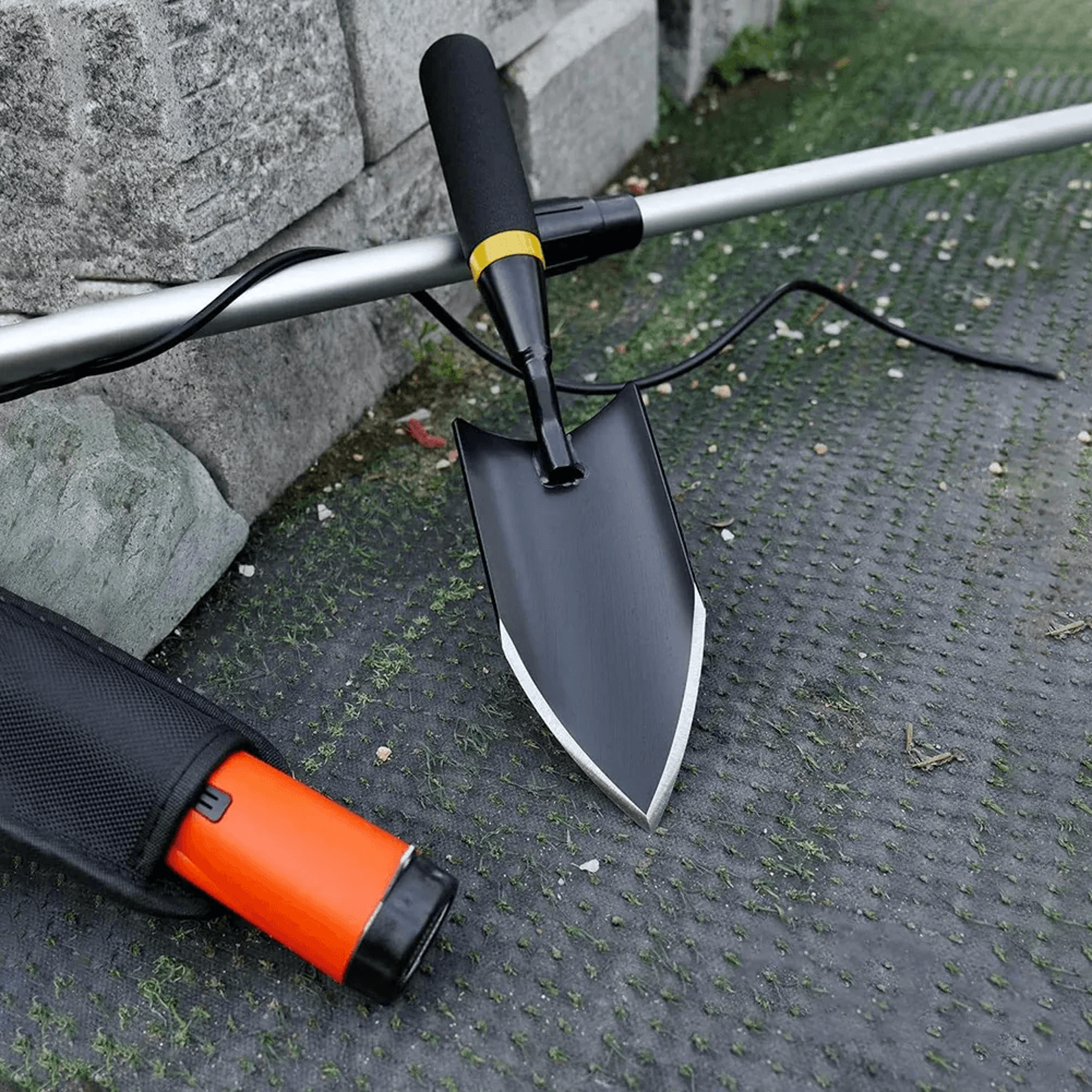 Manganese Steel Garden Trowel With Curved Blade And Ergonomic Rubber Handle 3