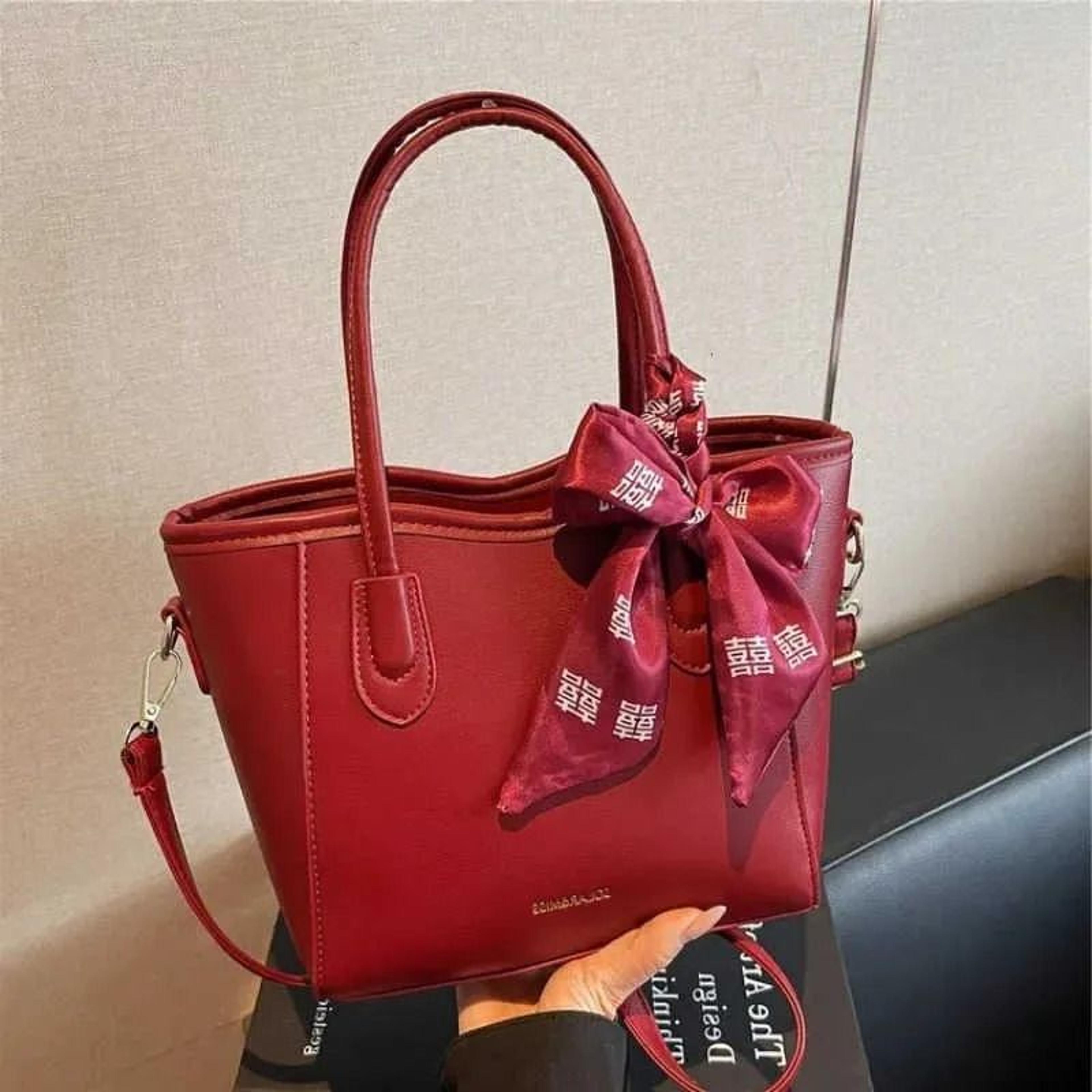 minimalist women's underarm crossbody bag for business meetings