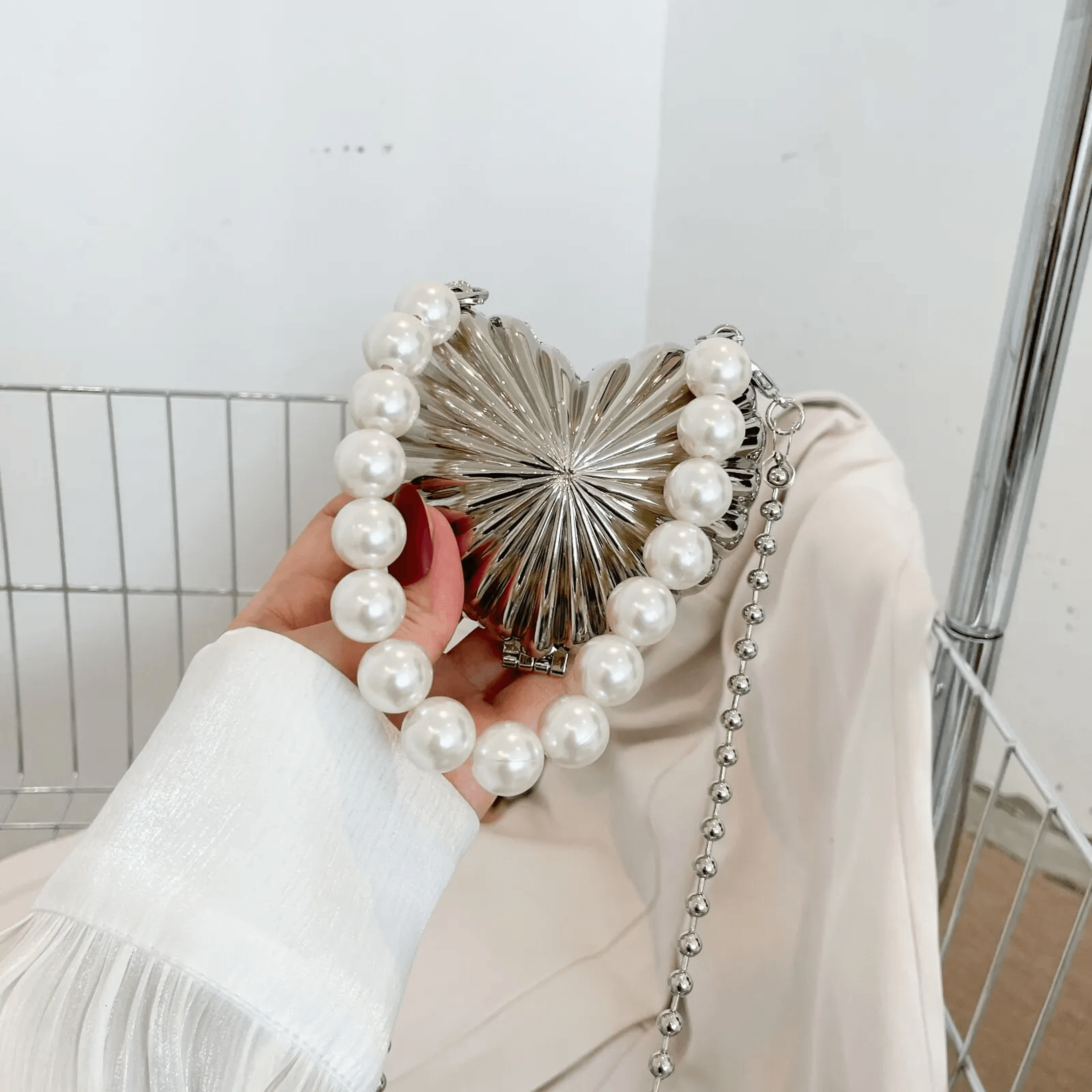 womens mini heart-shaped metal crossbody bag with chain strap