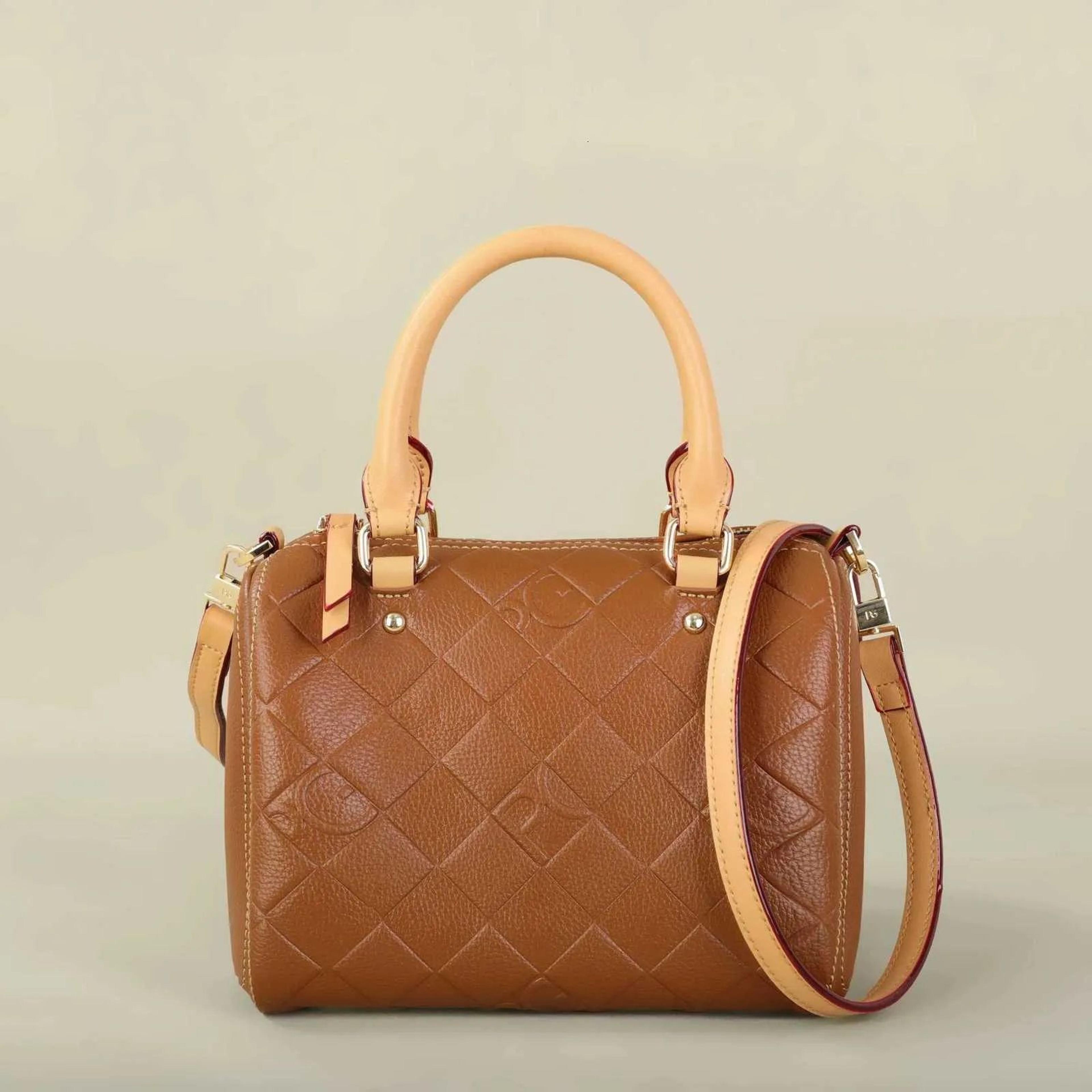Vintage Womens Shoulder Handbag With Spacious Interior And Classic Design 1