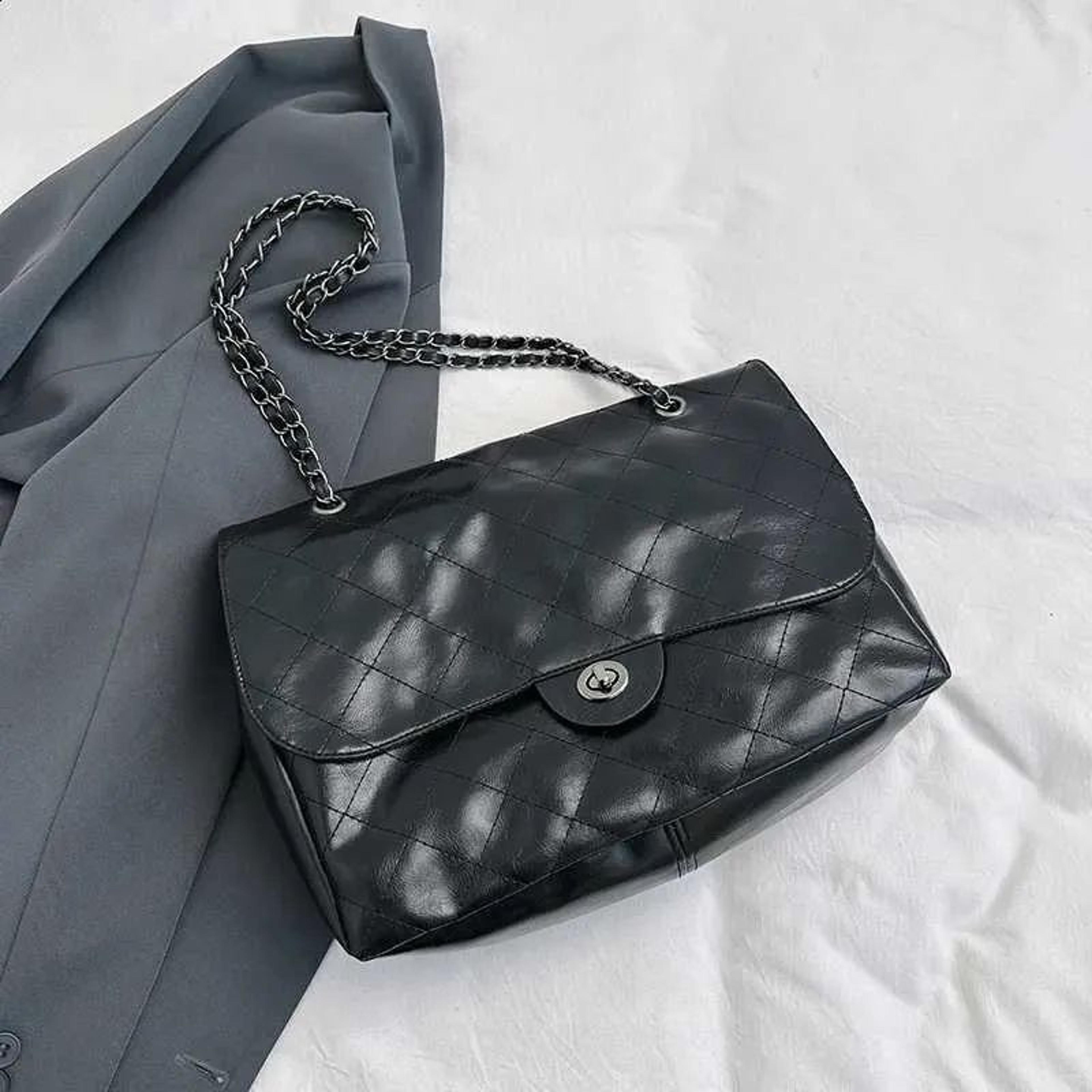 large capacity tote bag for women versatile shoulder and crossbody commuter bag