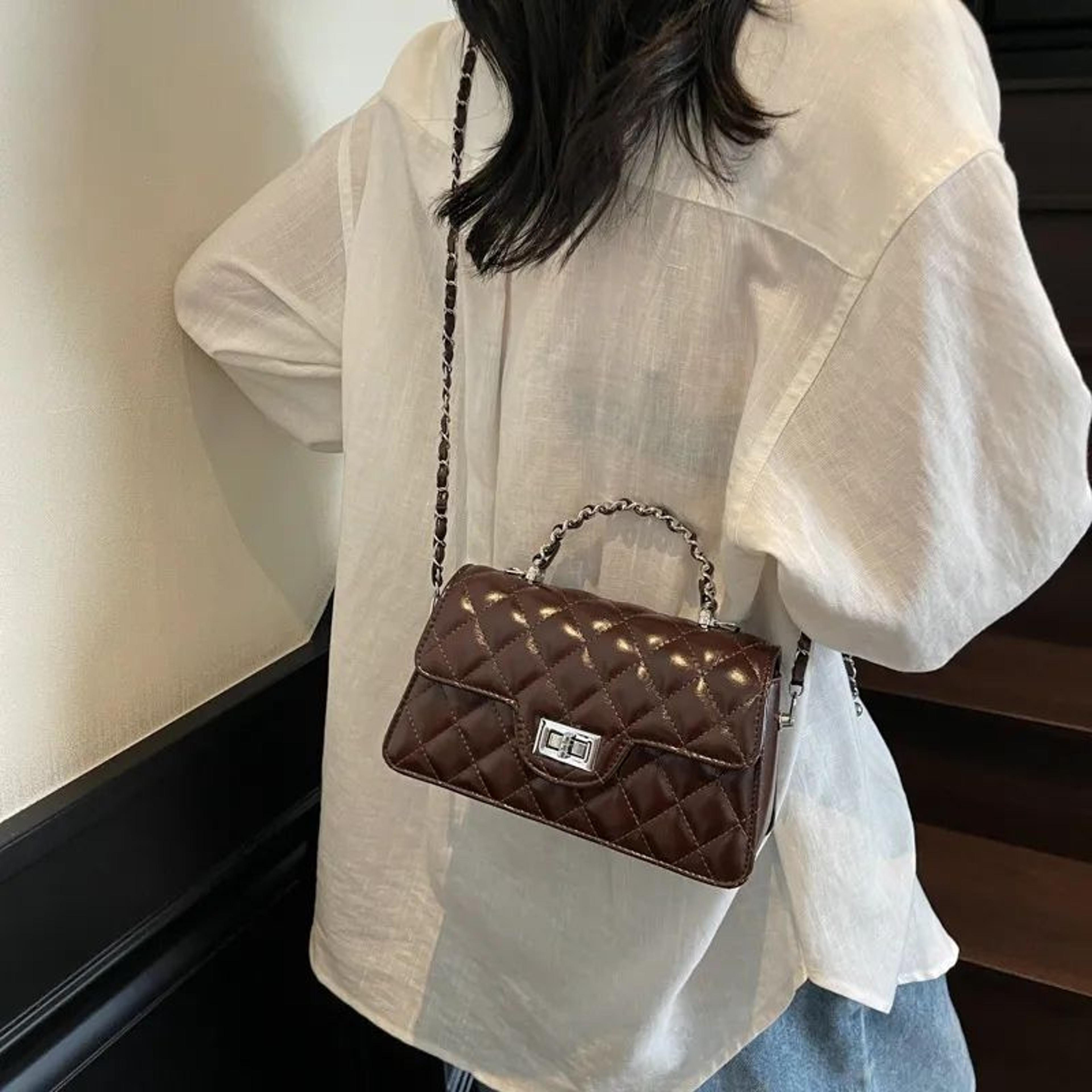 Womens Small Square Shoulder Handbag With Diamond Grid Design And Chain Strap 4