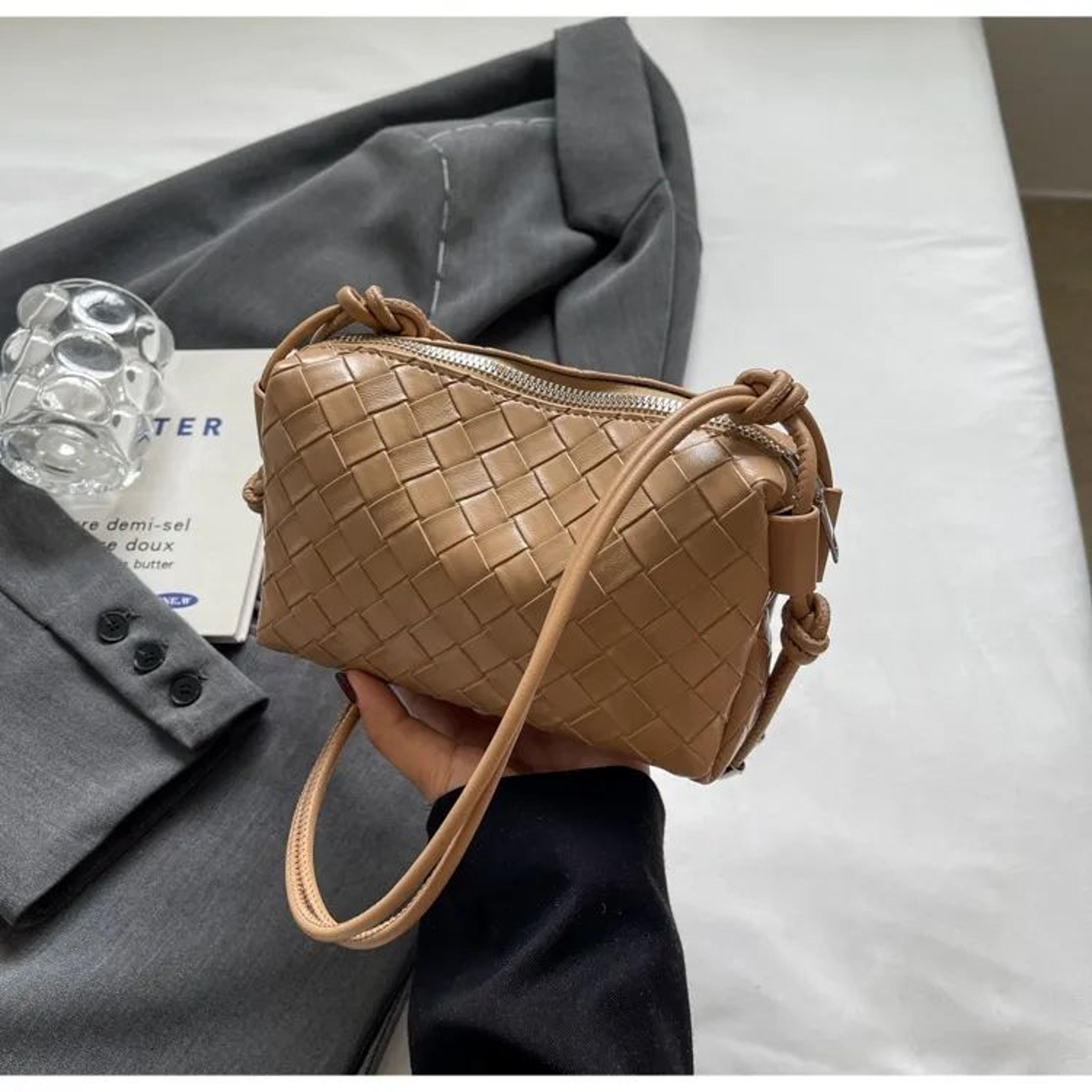 Womens Woven Shoulder Handbag With Single Strap And Crossbody Style 3
