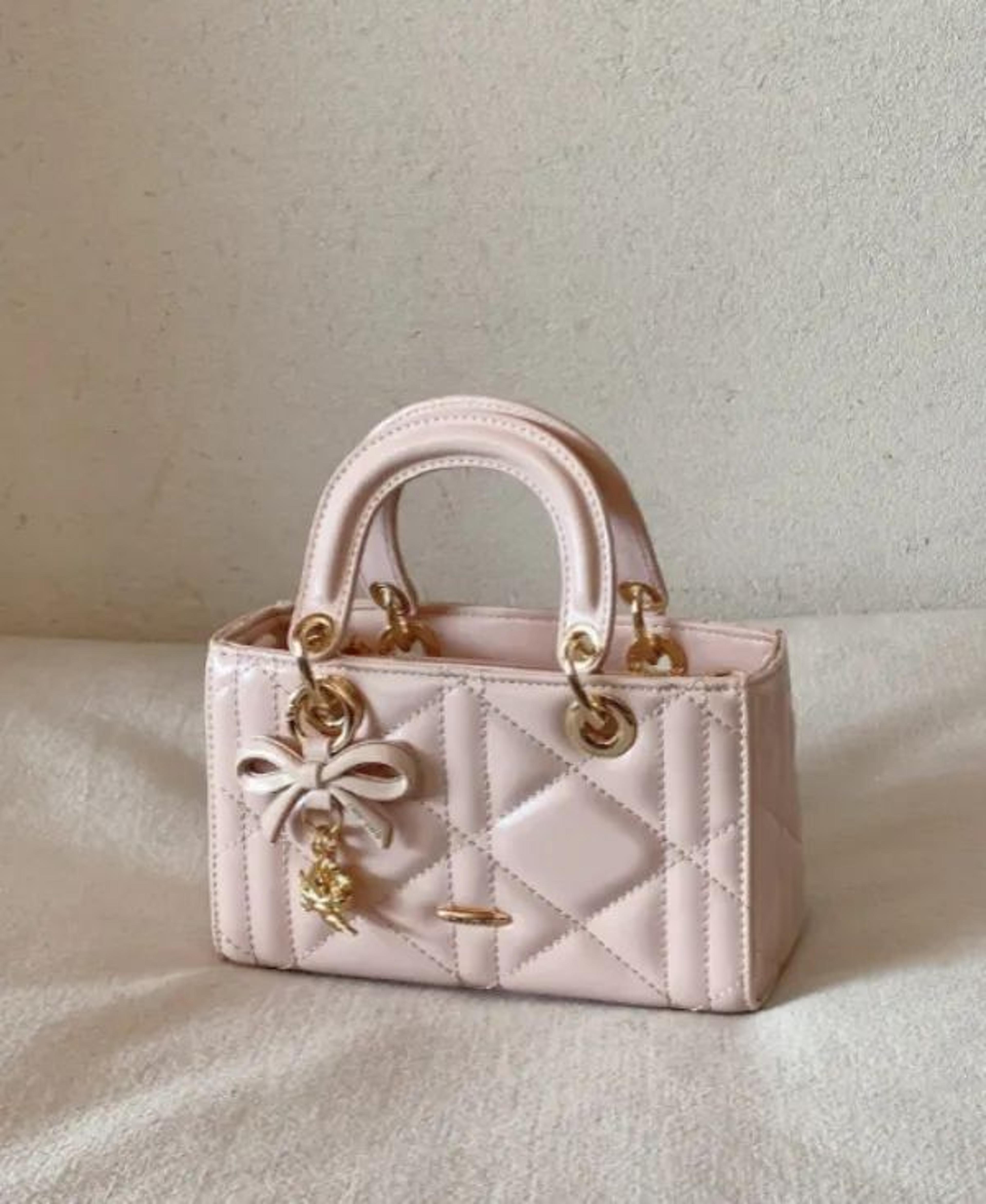 women small luxury crossbody handbag with elegant shoulder bag design