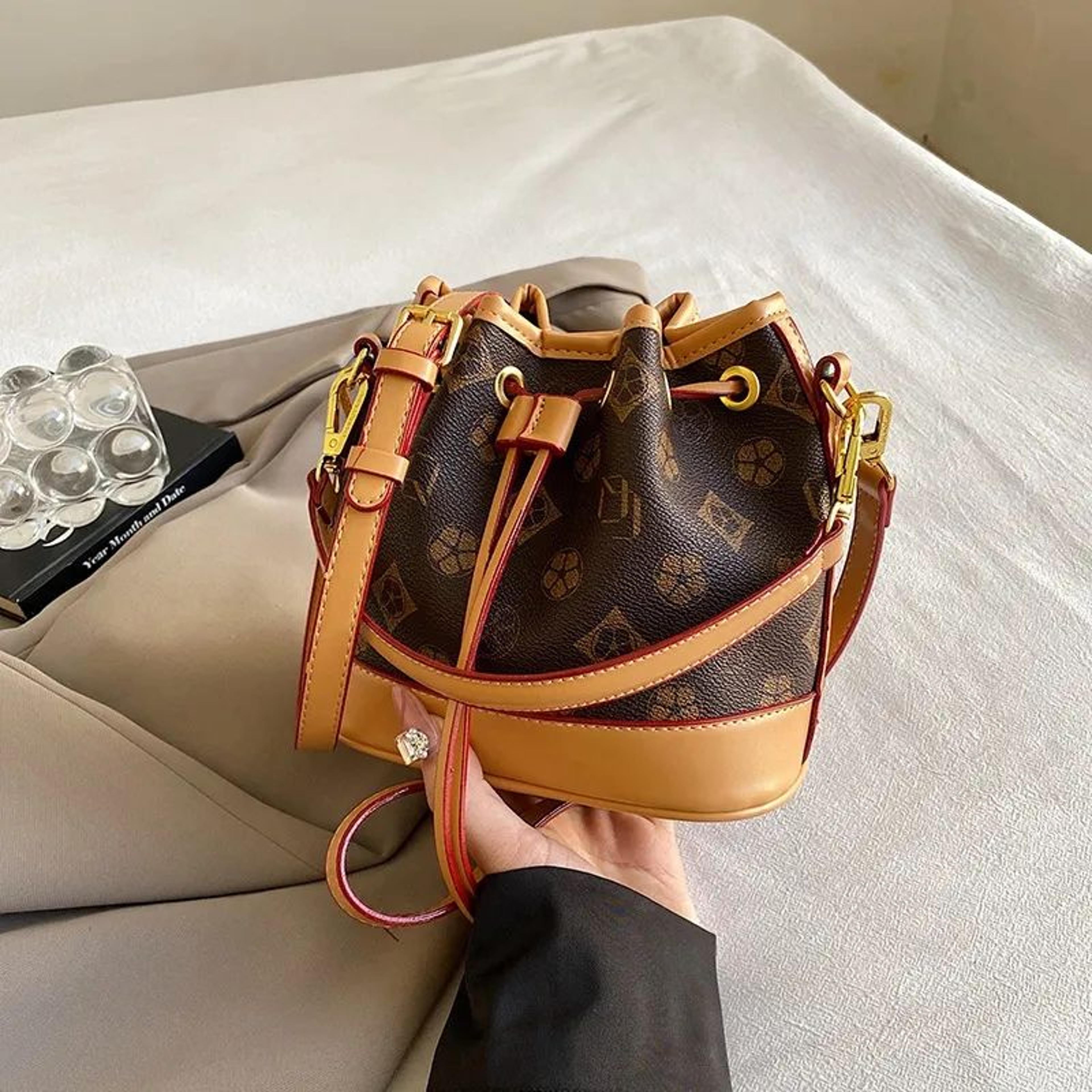 Retro Bucket Bag For Women With Shoulder And Crossbody Strap 1
