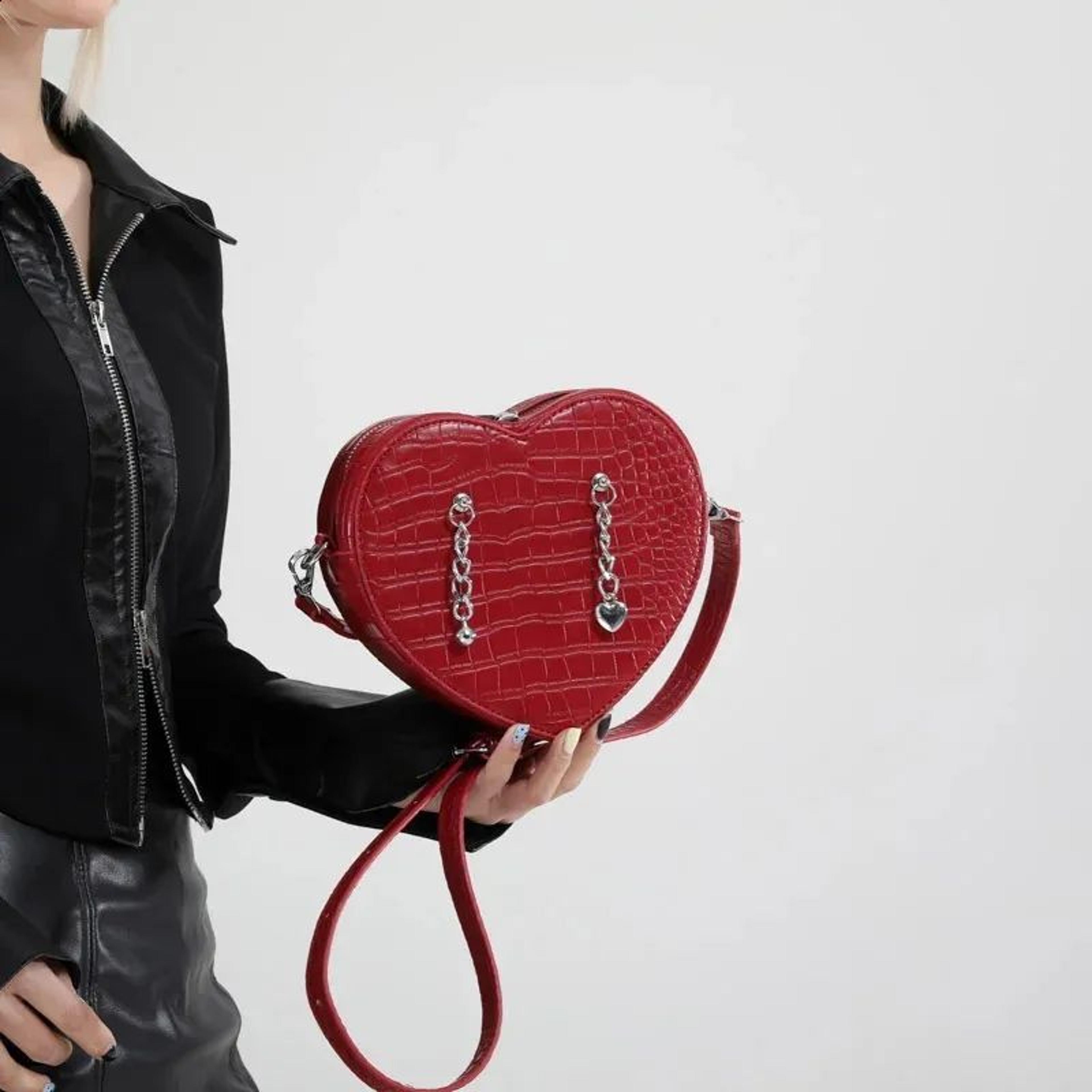 women heart-shaped crossbody shoulder bag with adjustable strap