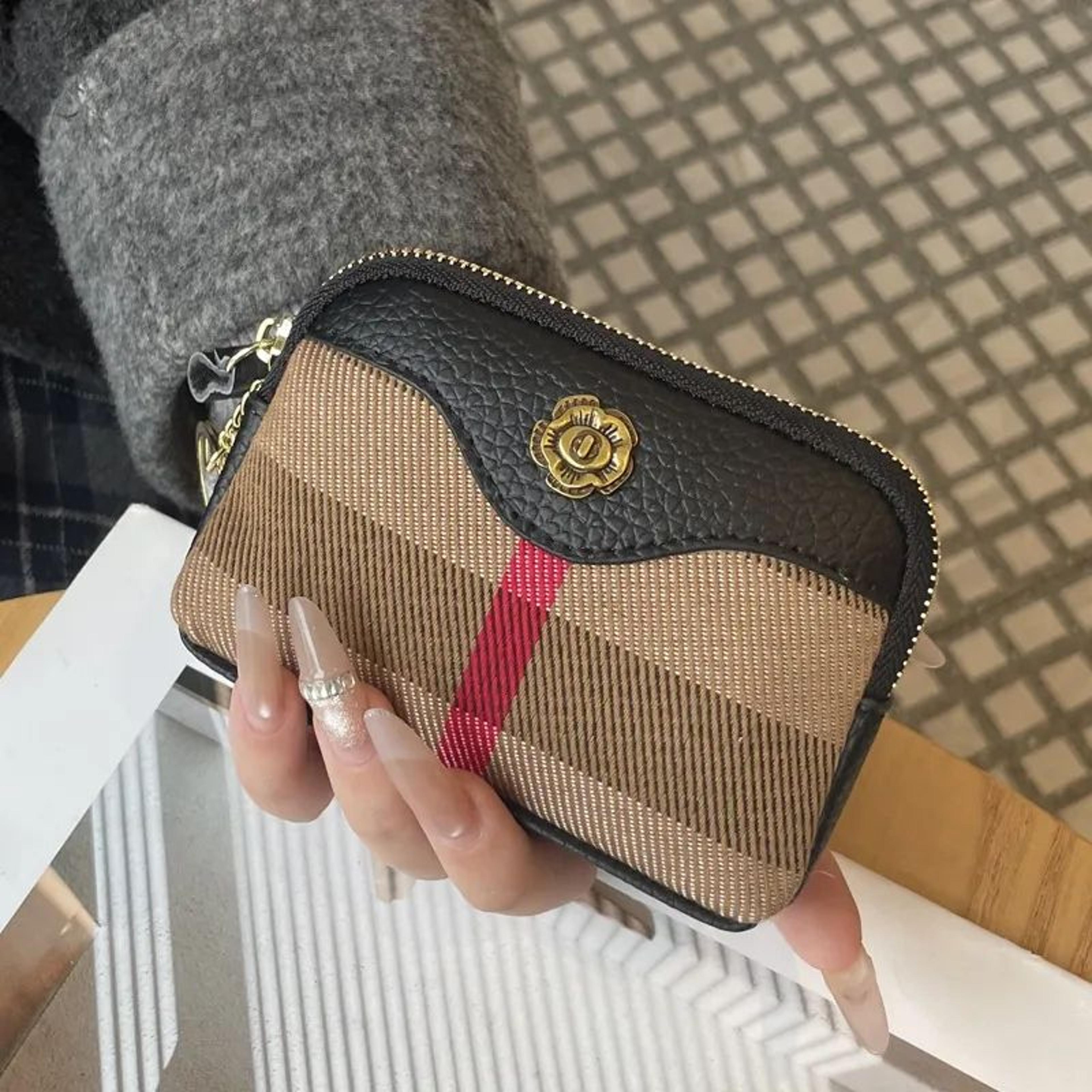 multi-slot card holder wallet with stripe design in black and caramel