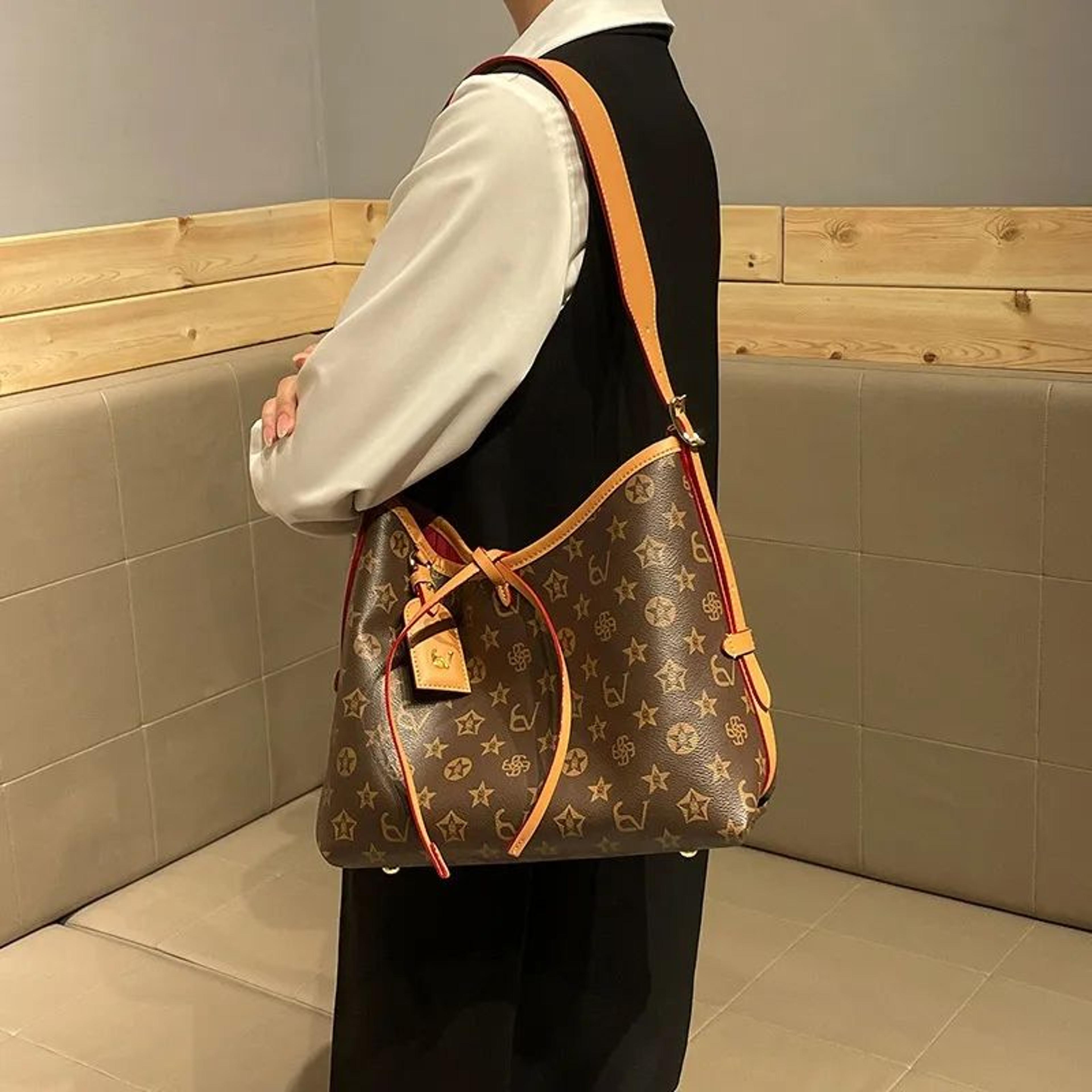 Womens Vintage Print Shoulder Bag With Large Capacity And Classic Handbag Design 1